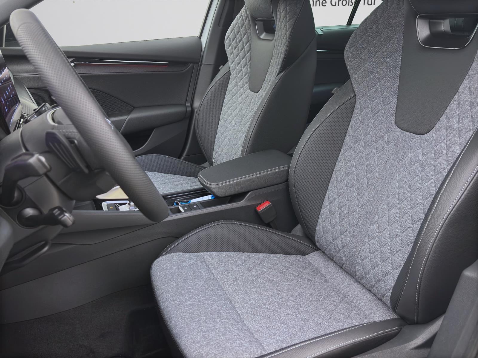 Skoda Octavia COMBI SPORTLINE DSG AHK STANDH pACC DCC HEAD-UP CANTON