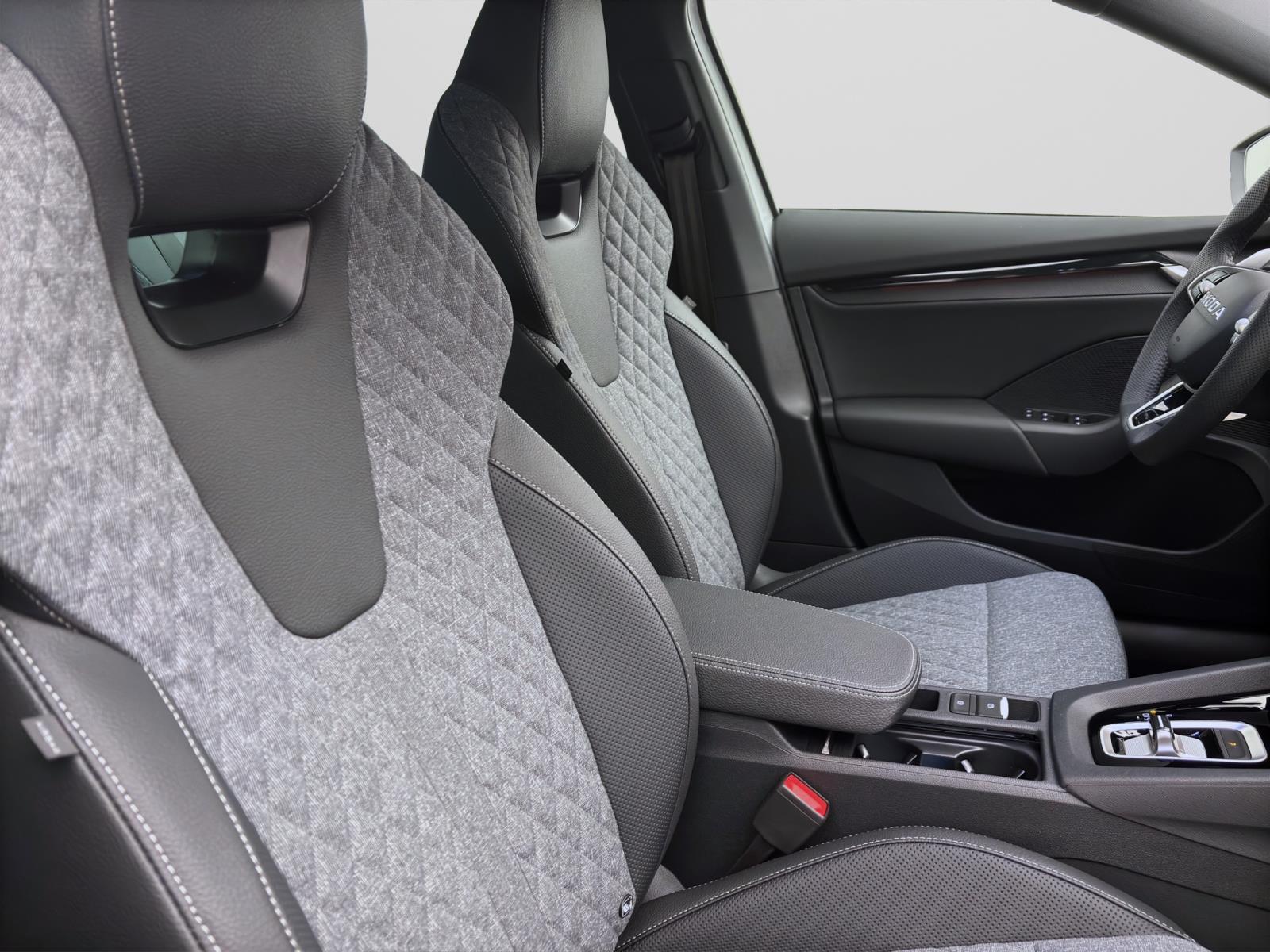 Skoda Octavia COMBI SPORTLINE DSG AHK STANDH pACC DCC HEAD-UP CANTON
