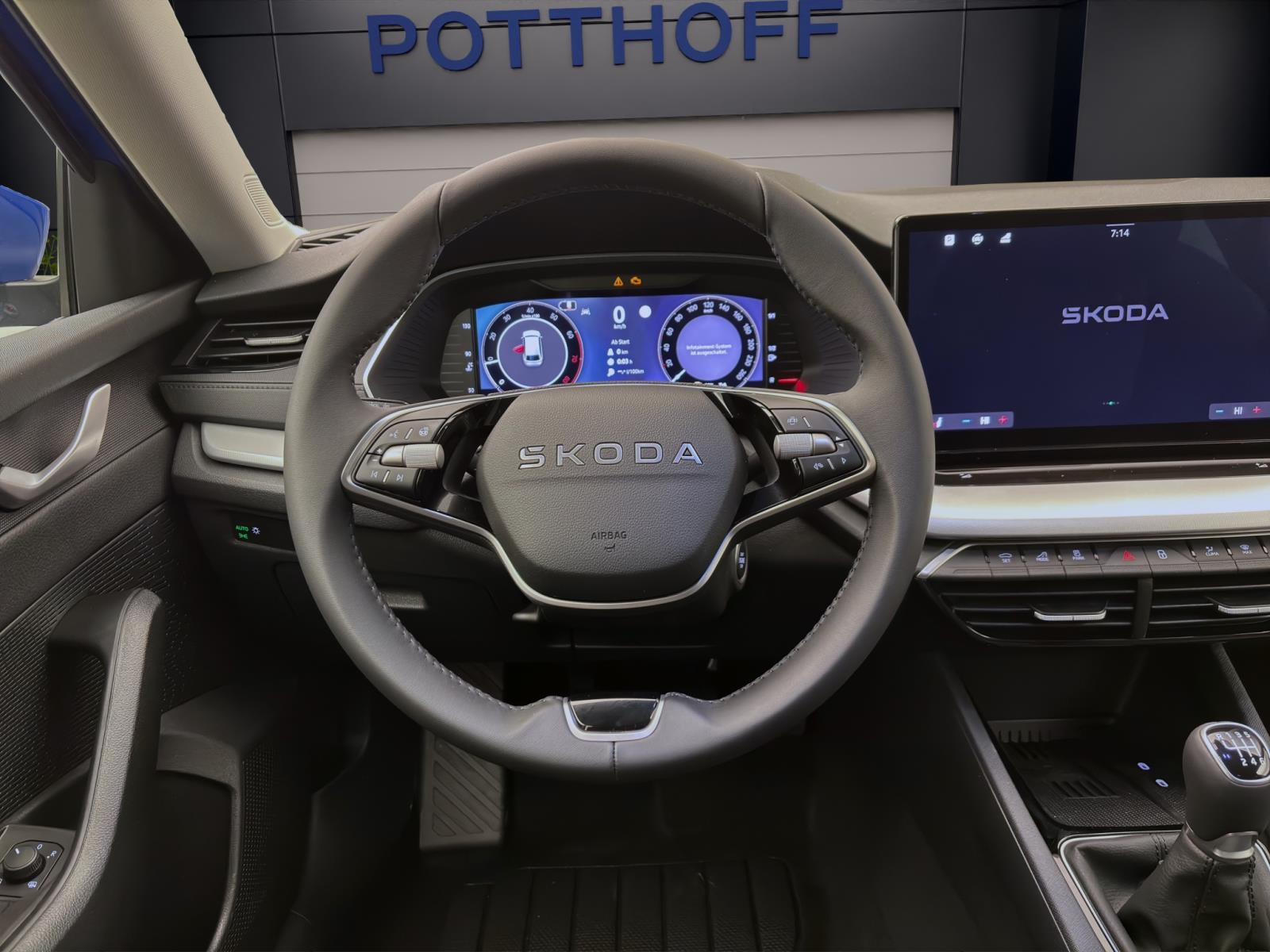 Skoda Octavia COMBI SELECTION NAV LED PDC V+H SHZ SMARTL. 17 WINTER-P.