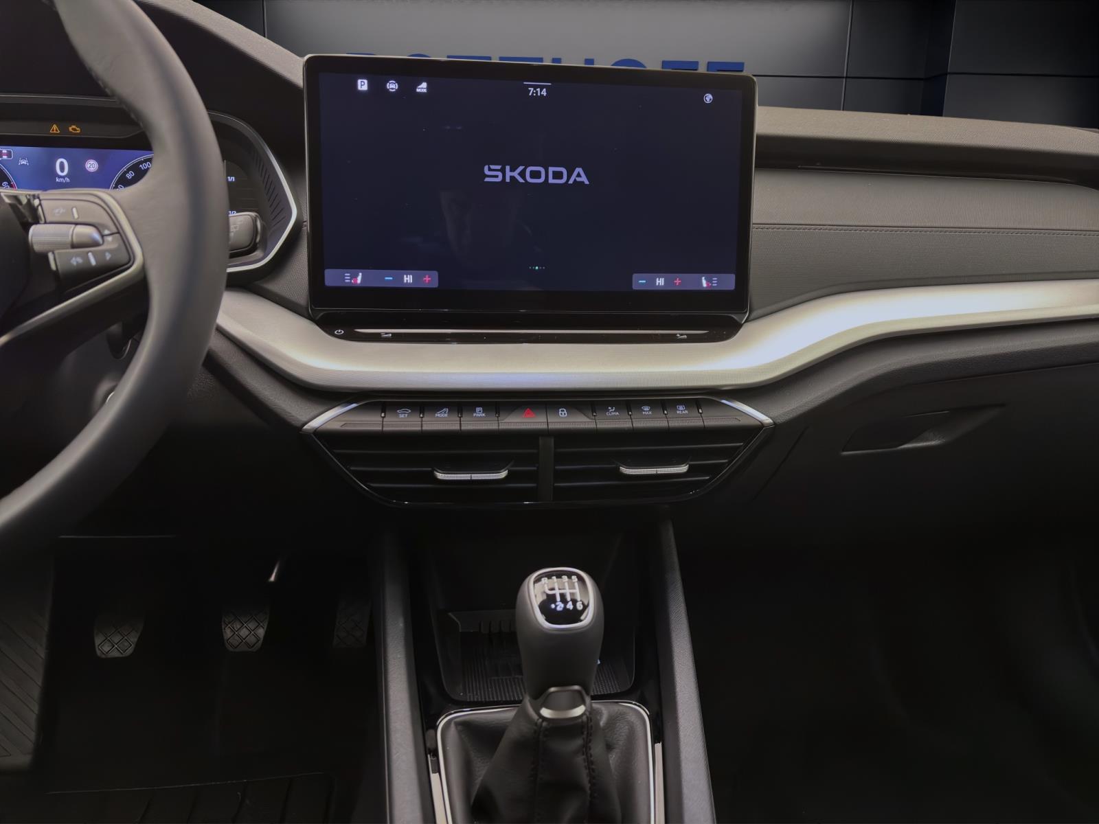 Skoda Octavia COMBI SELECTION NAV LED PDC V+H SHZ SMARTL. 17 WINTER-P.