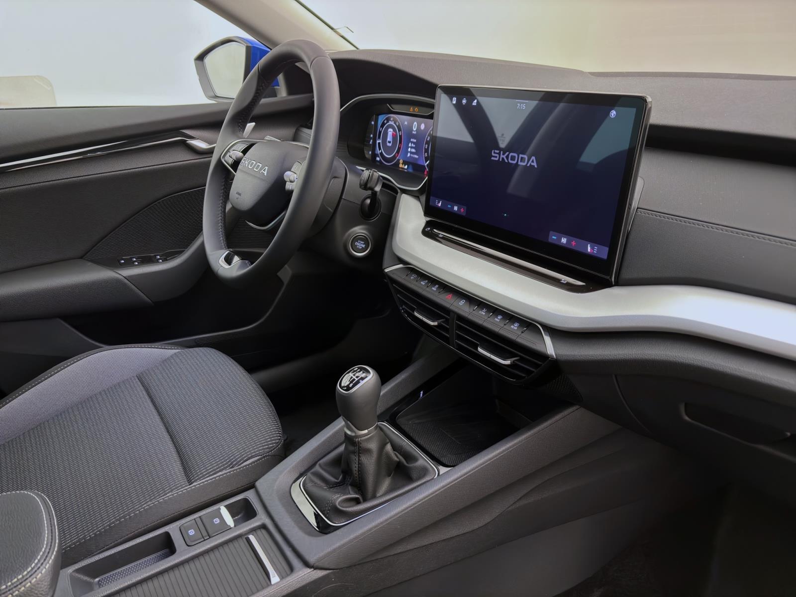 Skoda Octavia COMBI SELECTION NAV LED PDC V+H SHZ SMARTL. 17 WINTER-P.