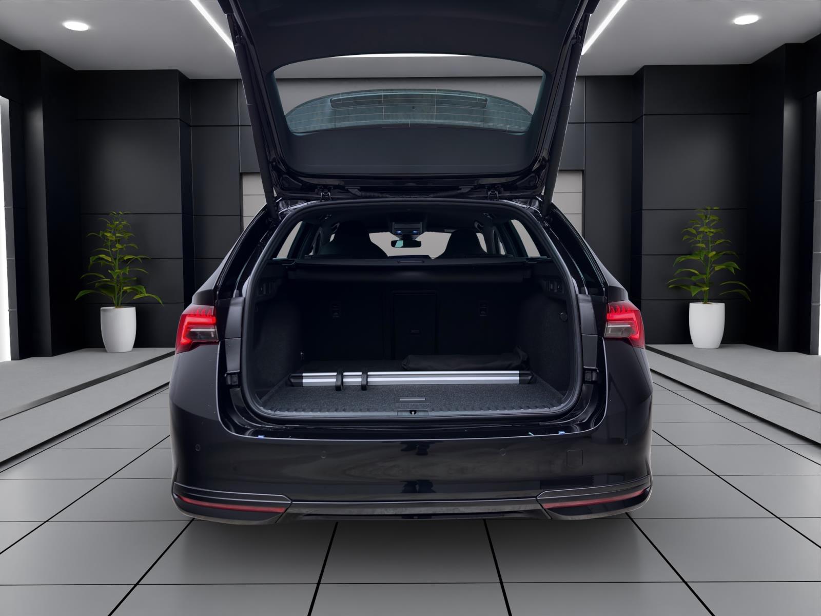 Skoda Octavia COMBI SPORTLINE DSG AHK STANDH pACC DCC HEAD-UP CANTON