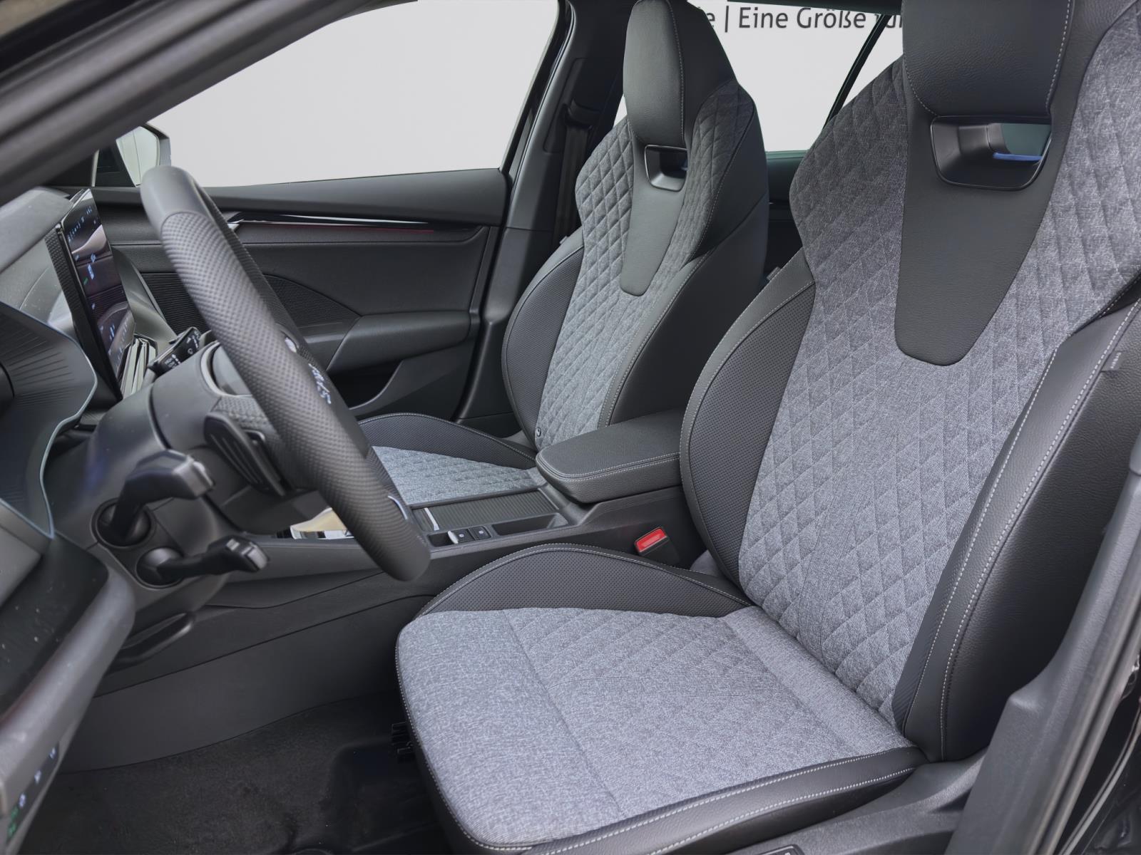 Skoda Octavia COMBI SPORTLINE DSG AHK STANDH pACC DCC HEAD-UP CANTON