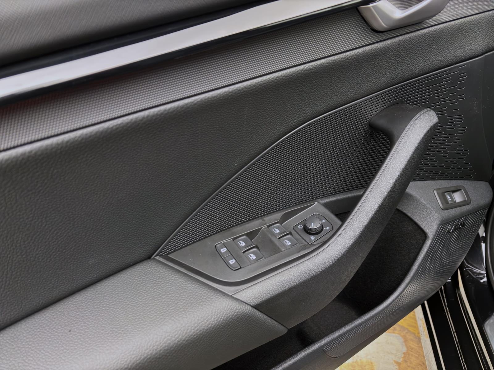 Skoda Octavia COMBI SPORTLINE DSG AHK STANDH pACC DCC HEAD-UP CANTON