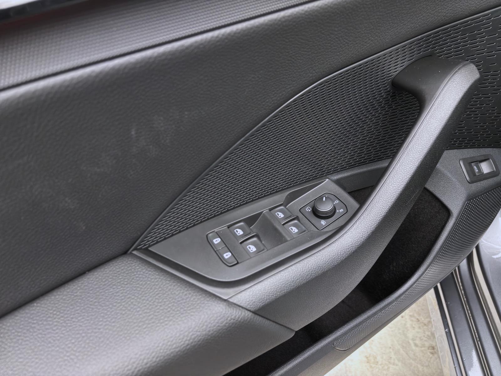 Skoda Octavia COMBI SPORTLINE DSG AHK NAV ACC 18 KAM LED WINTER-P.