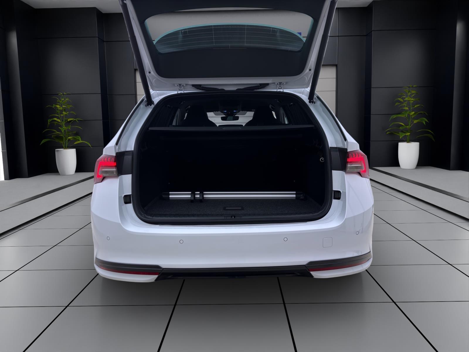 Skoda Octavia COMBI SPORTLINE DSG AHK STANDH pACC DCC HEAD-UP CANTON