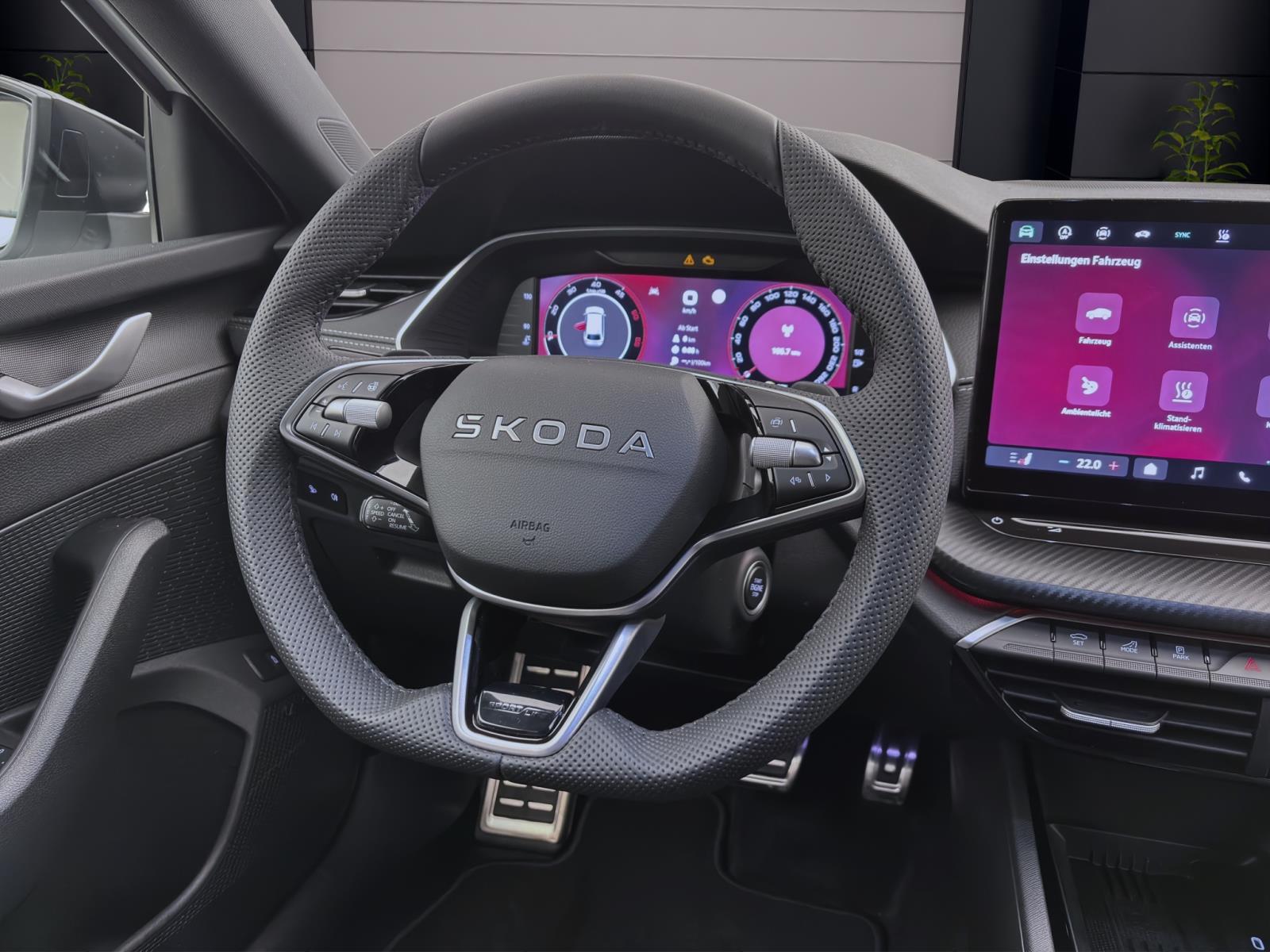 Skoda Octavia COMBI SPORTLINE DSG AHK STANDH pACC DCC HEAD-UP CANTON