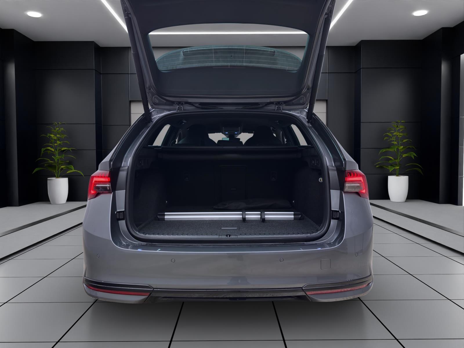 Skoda Octavia COMBI SPORTLINE AHK 360° DCC ACC NAV WINTERP. MATRIX