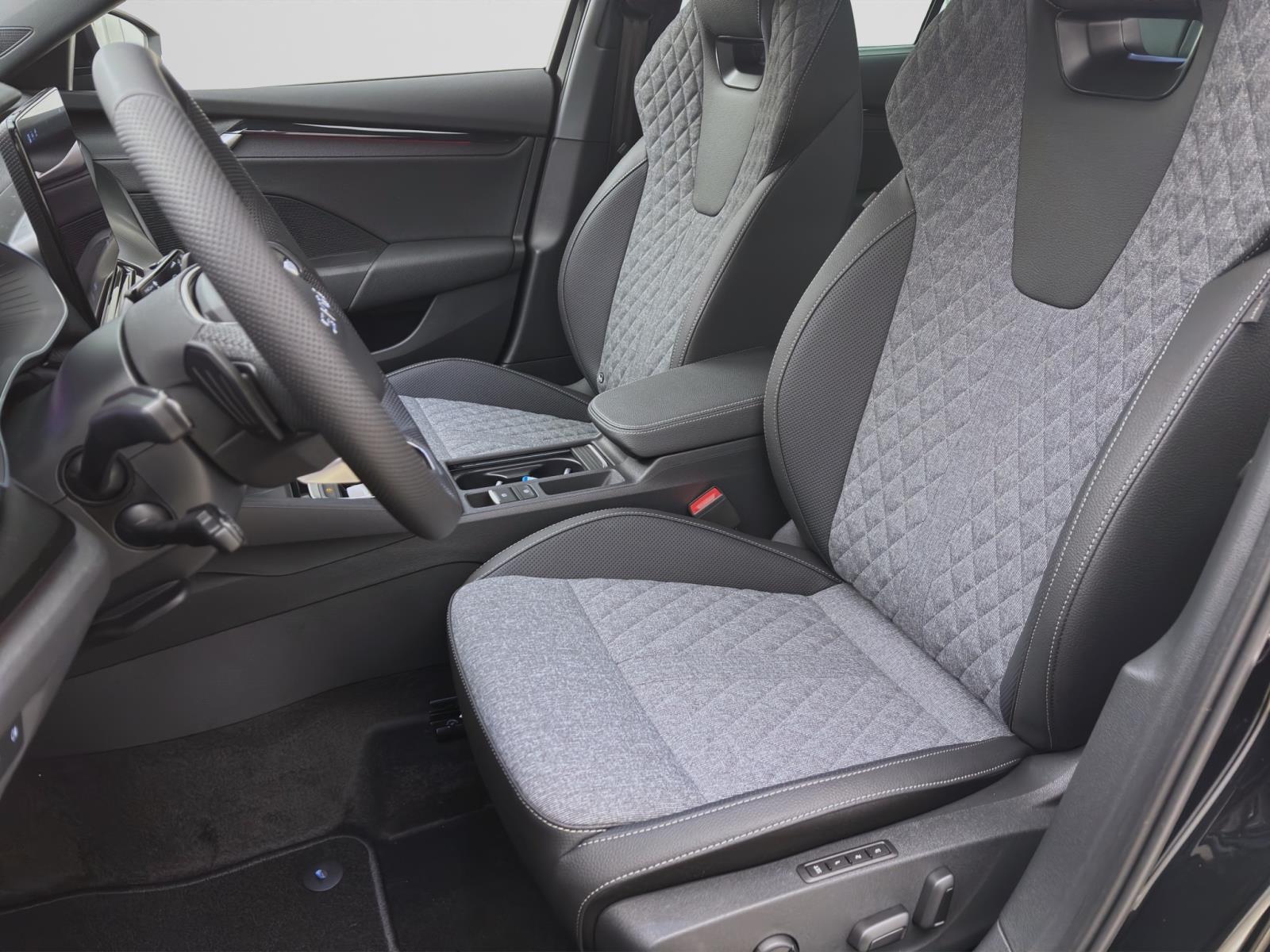 Skoda Octavia COMBI SPORTLINE DSG AHK STANDH pACC DCC HEAD-UP CANTON
