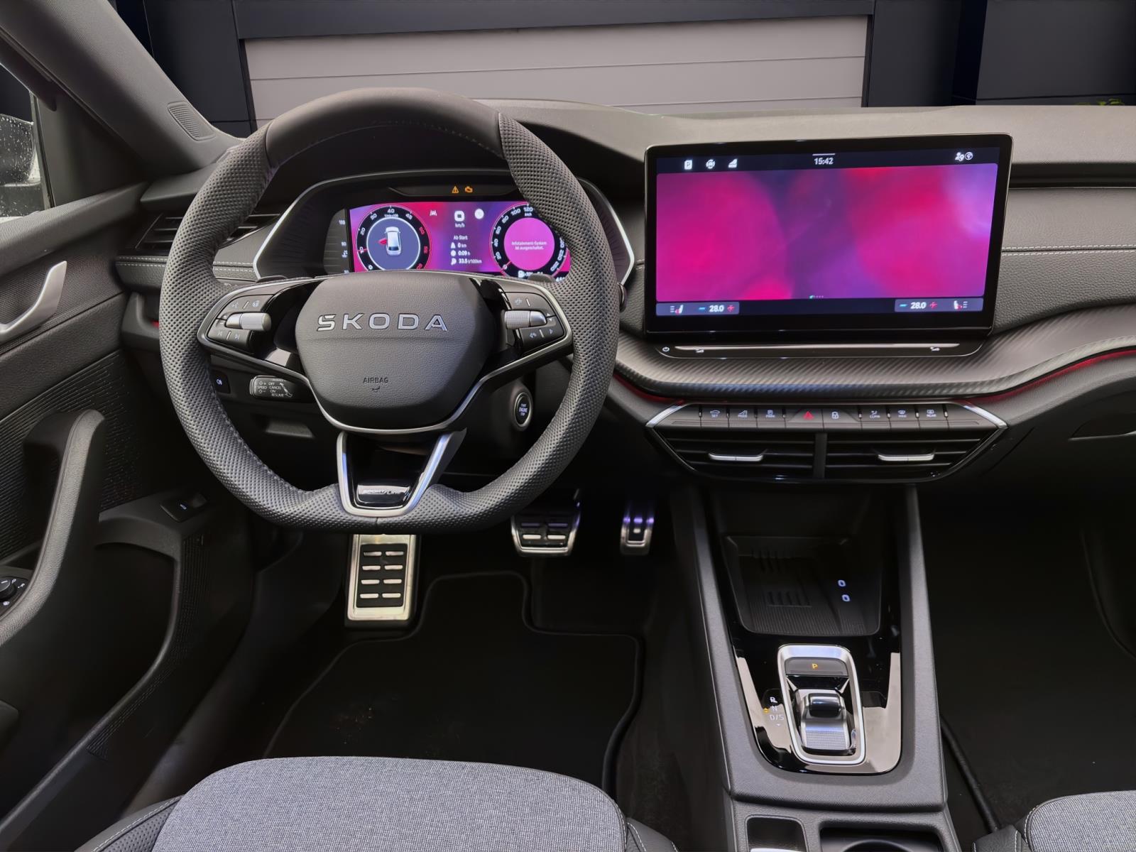 Skoda Octavia COMBI SPORTLINE DSG AHK STANDH pACC DCC HEAD-UP CANTON