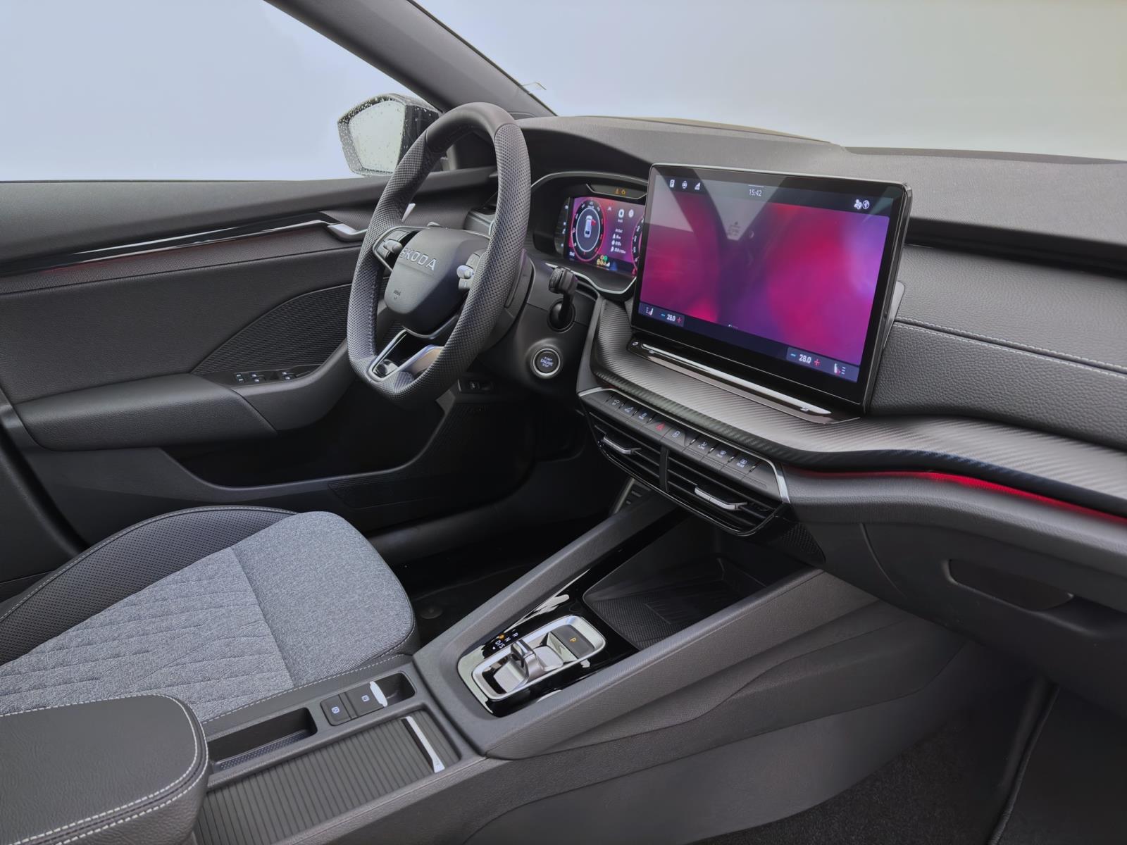 Skoda Octavia COMBI SPORTLINE DSG AHK STANDH pACC DCC HEAD-UP CANTON