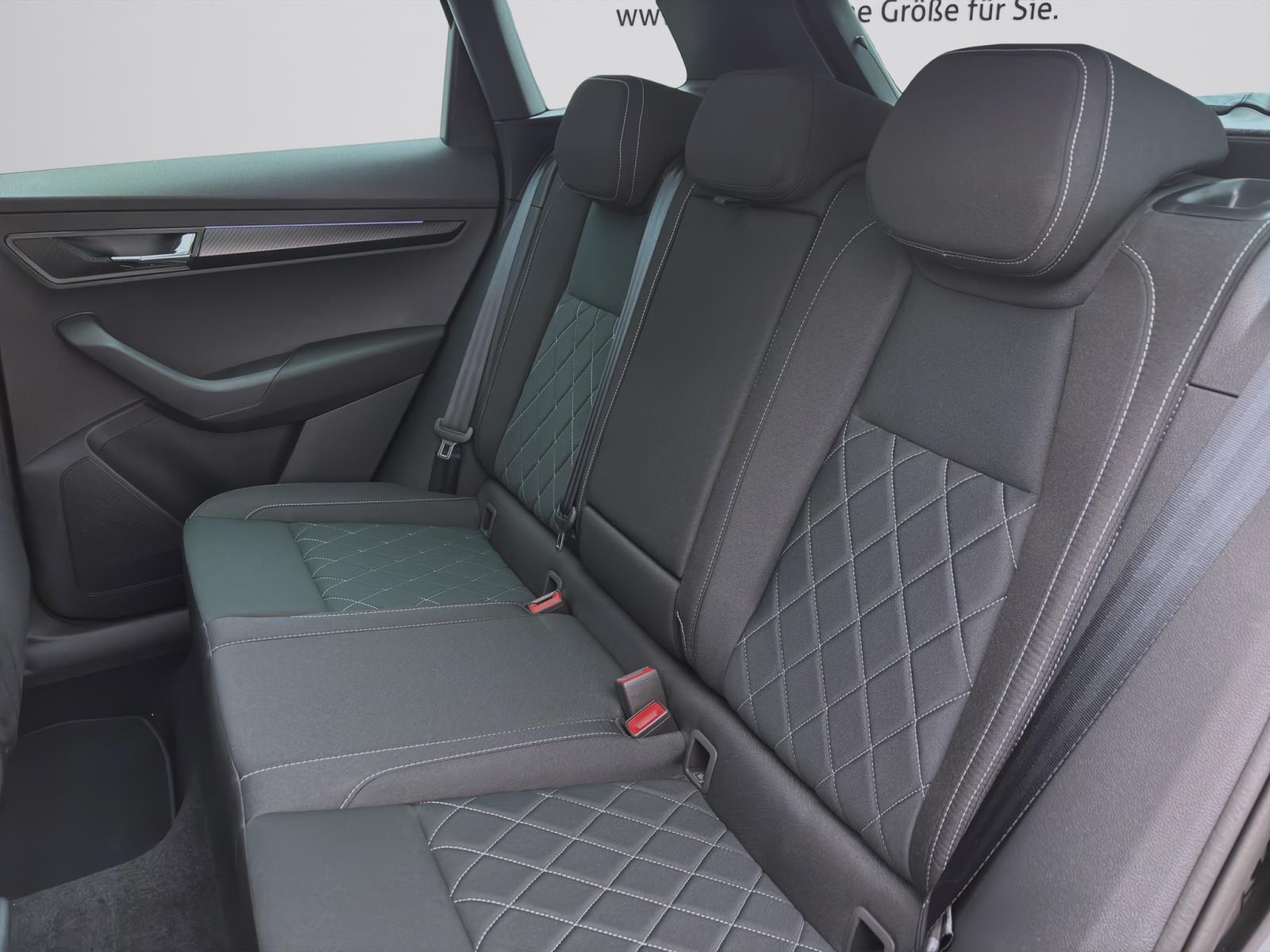 Skoda Karoq SPORTLINE 4X4 AHK PANO NAV KAM DCC 18 ASSISTENZ-P.