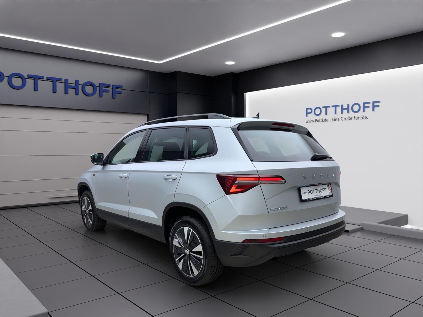 Skoda Karoq DRIVEAHK MATRIX SHZ PDC KAM SMARTL.
