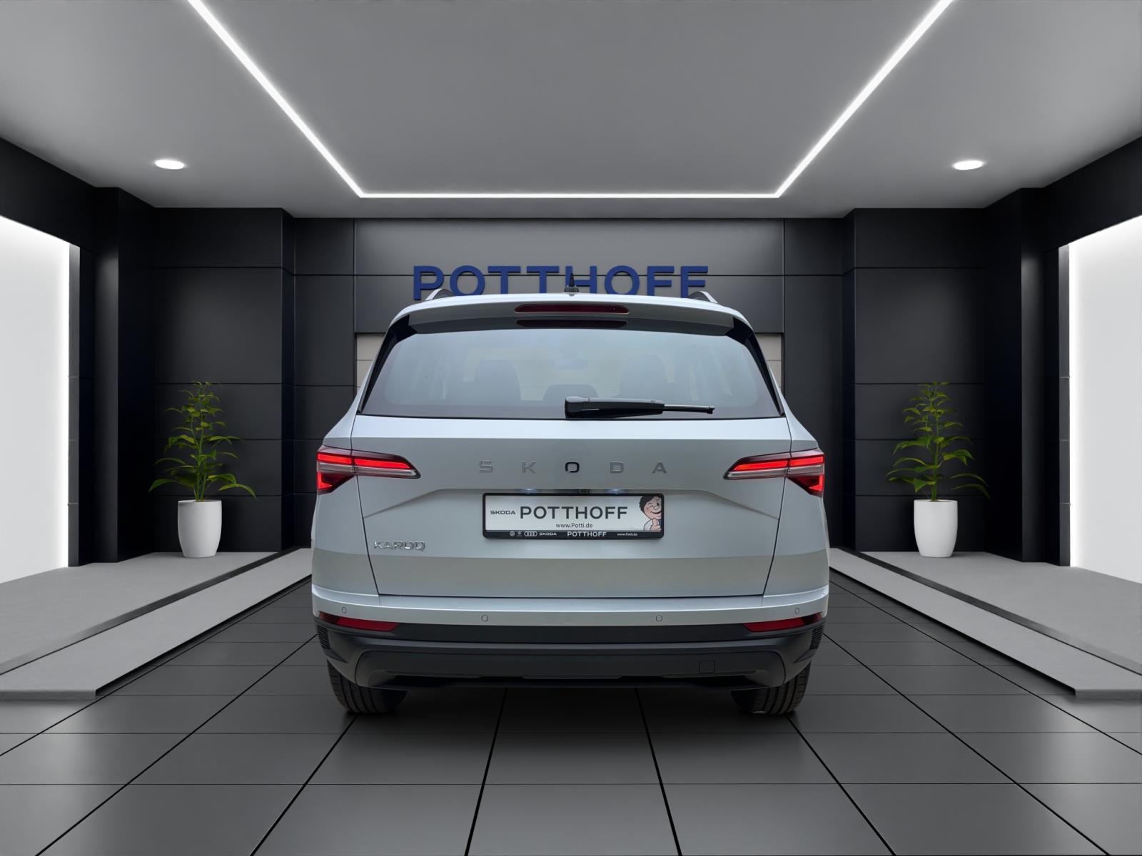 Skoda Karoq DRIVEAHK MATRIX SHZ PDC KAM SMARTL.