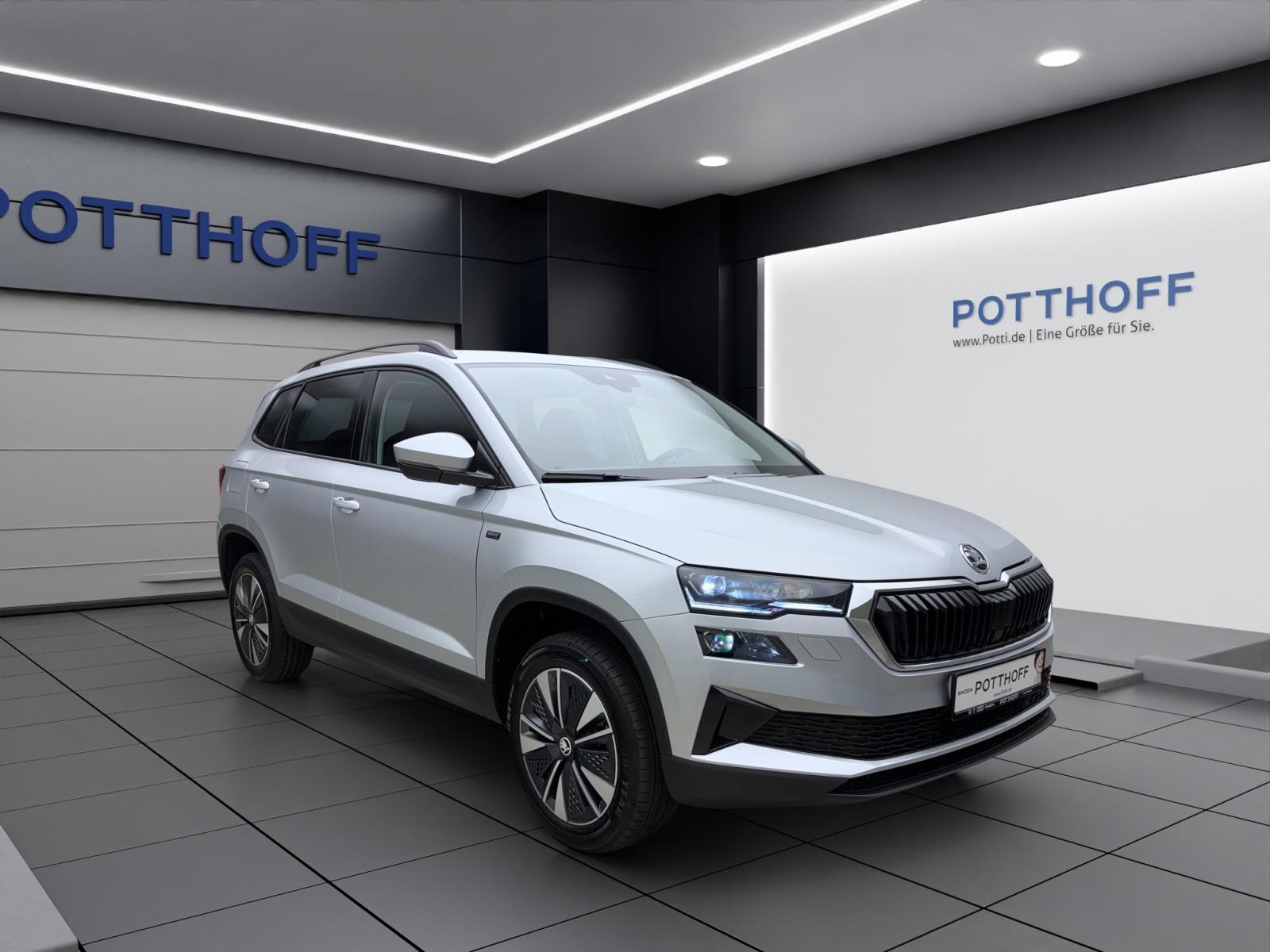 Skoda Karoq DRIVEAHK MATRIX SHZ PDC KAM SMARTL.