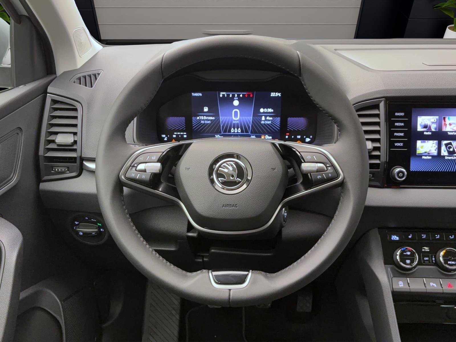 Skoda Karoq DRIVEAHK MATRIX SHZ PDC KAM SMARTL.