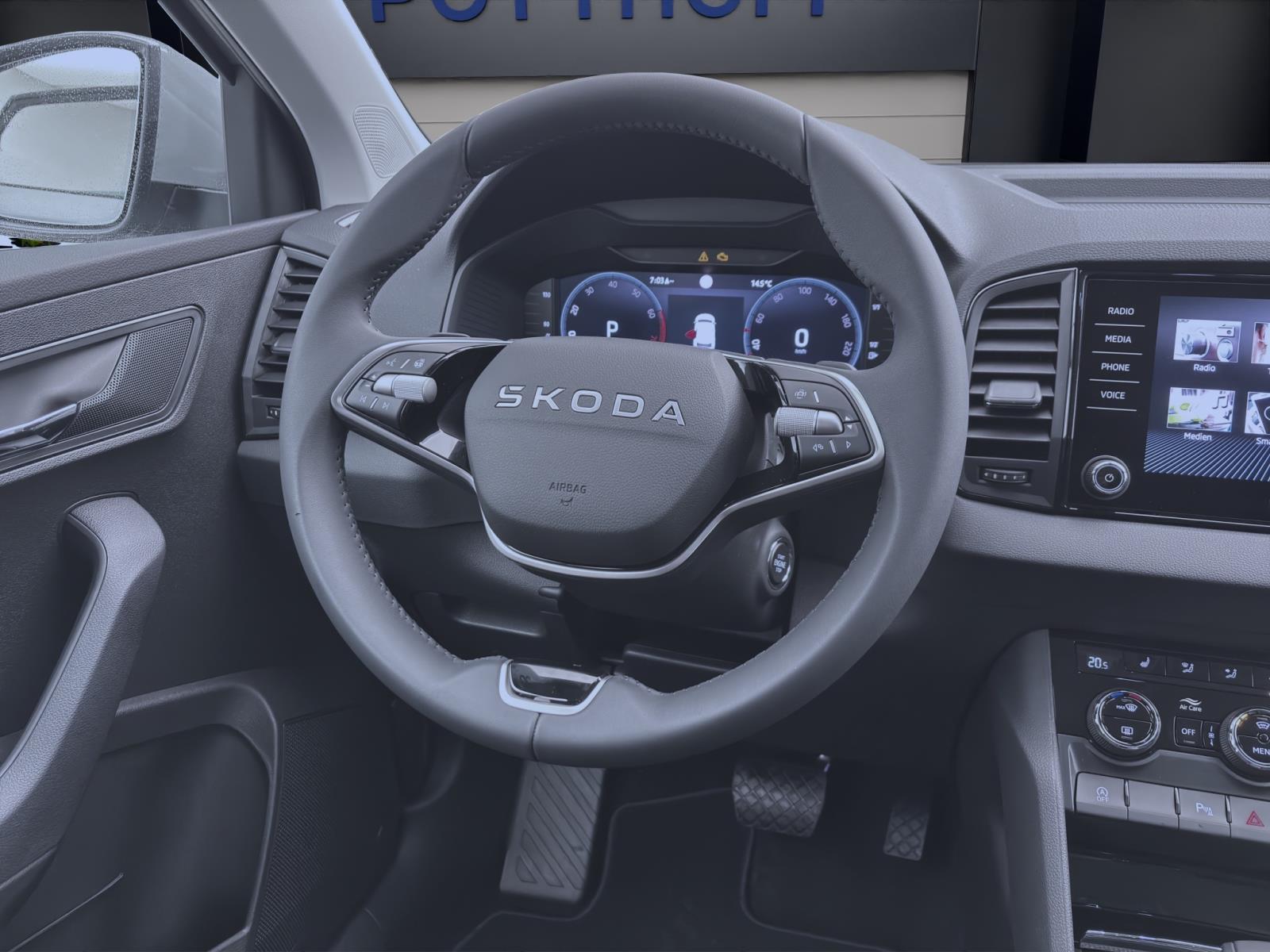 Skoda Karoq TOUR DSG AHK NAV KAM MATRIX WINTER+