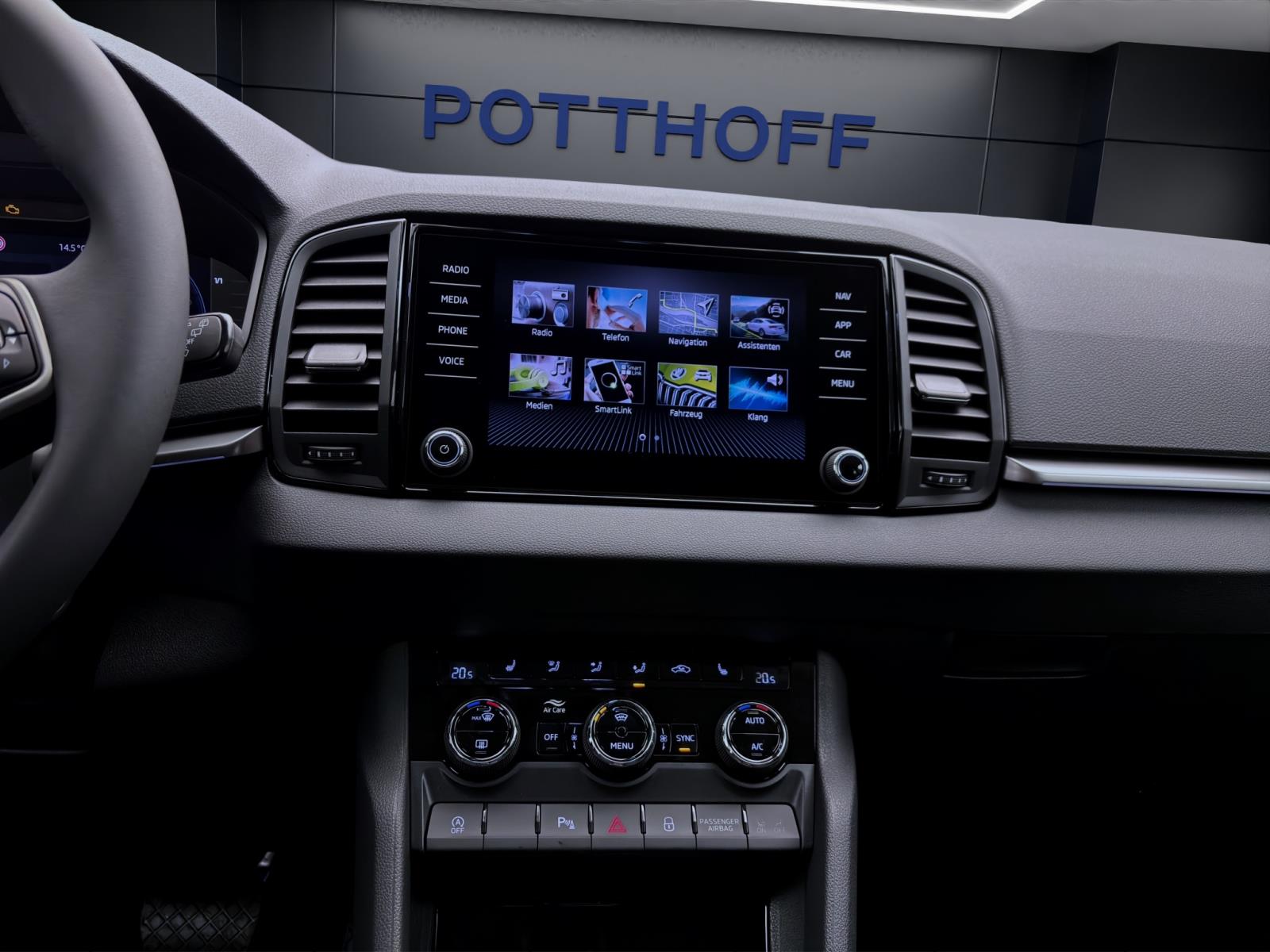 Skoda Karoq TOUR DSG AHK NAV KAM MATRIX WINTER+
