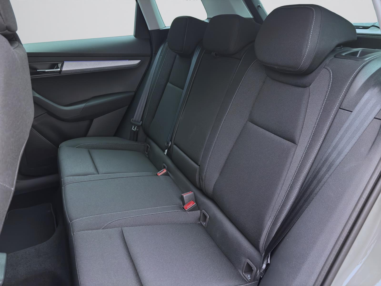 Skoda Karoq TOUR DSG AHK NAV KAM MATRIX WINTER+