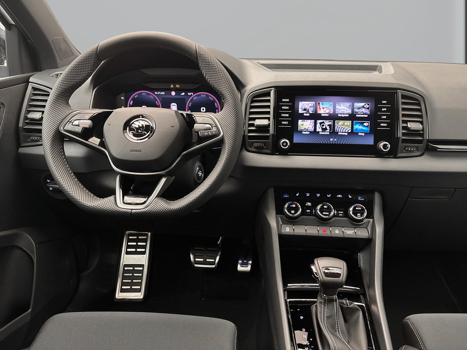 Skoda Karoq SPORTLINE DSG AHK NAV DCC MATRIX 18