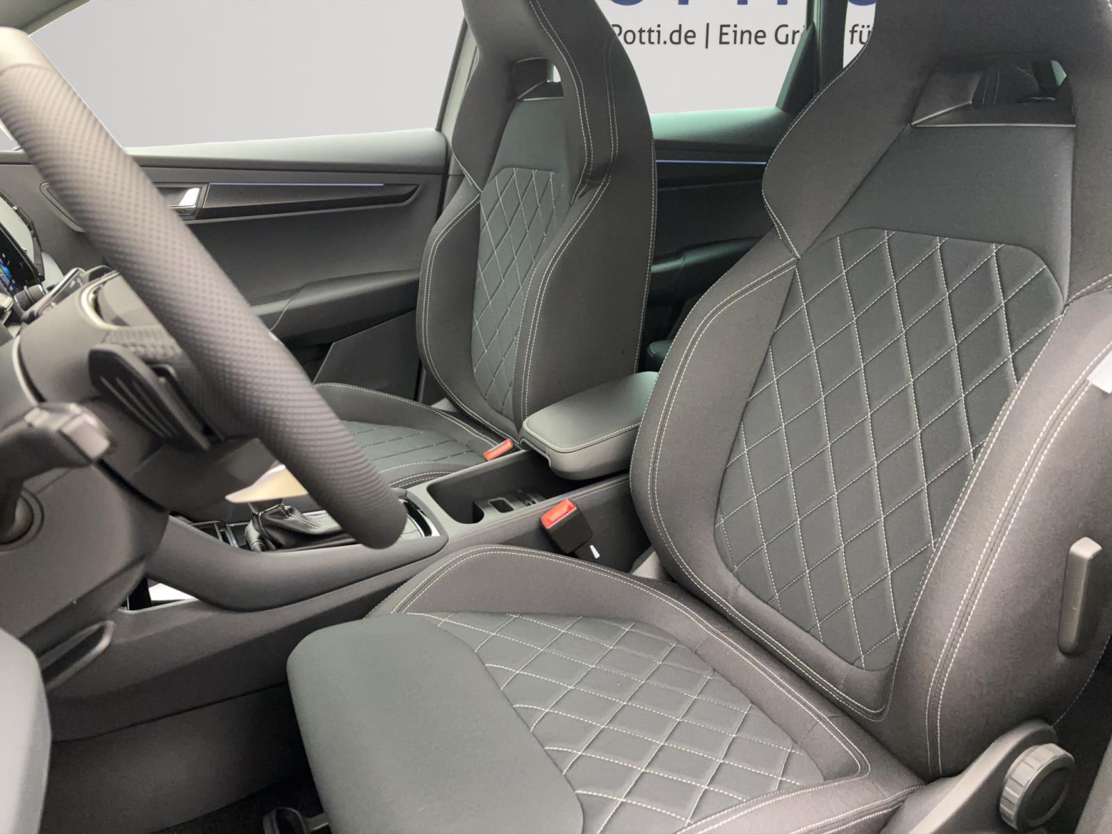 Skoda Karoq SPORTLINE 4X4 DSG AHK NAV DCC MATRIX 18