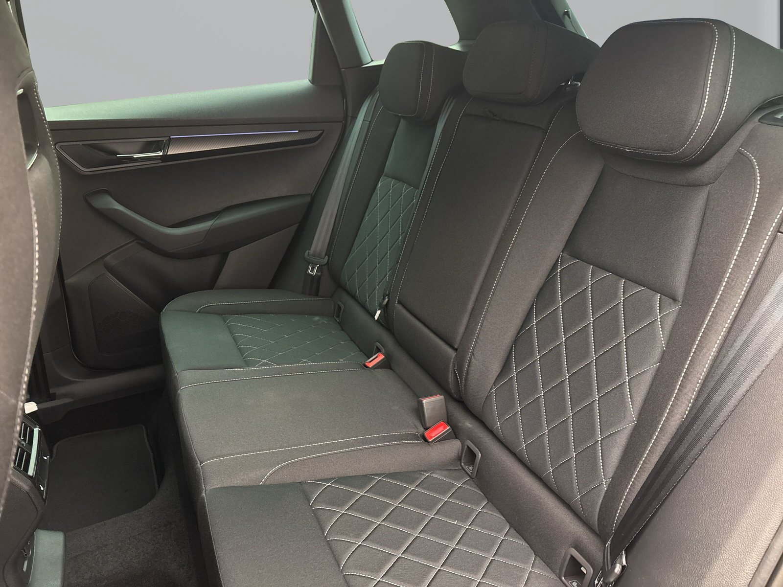 Skoda Karoq SPORTLINE 4X4 DSG AHK NAV DCC MATRIX 18