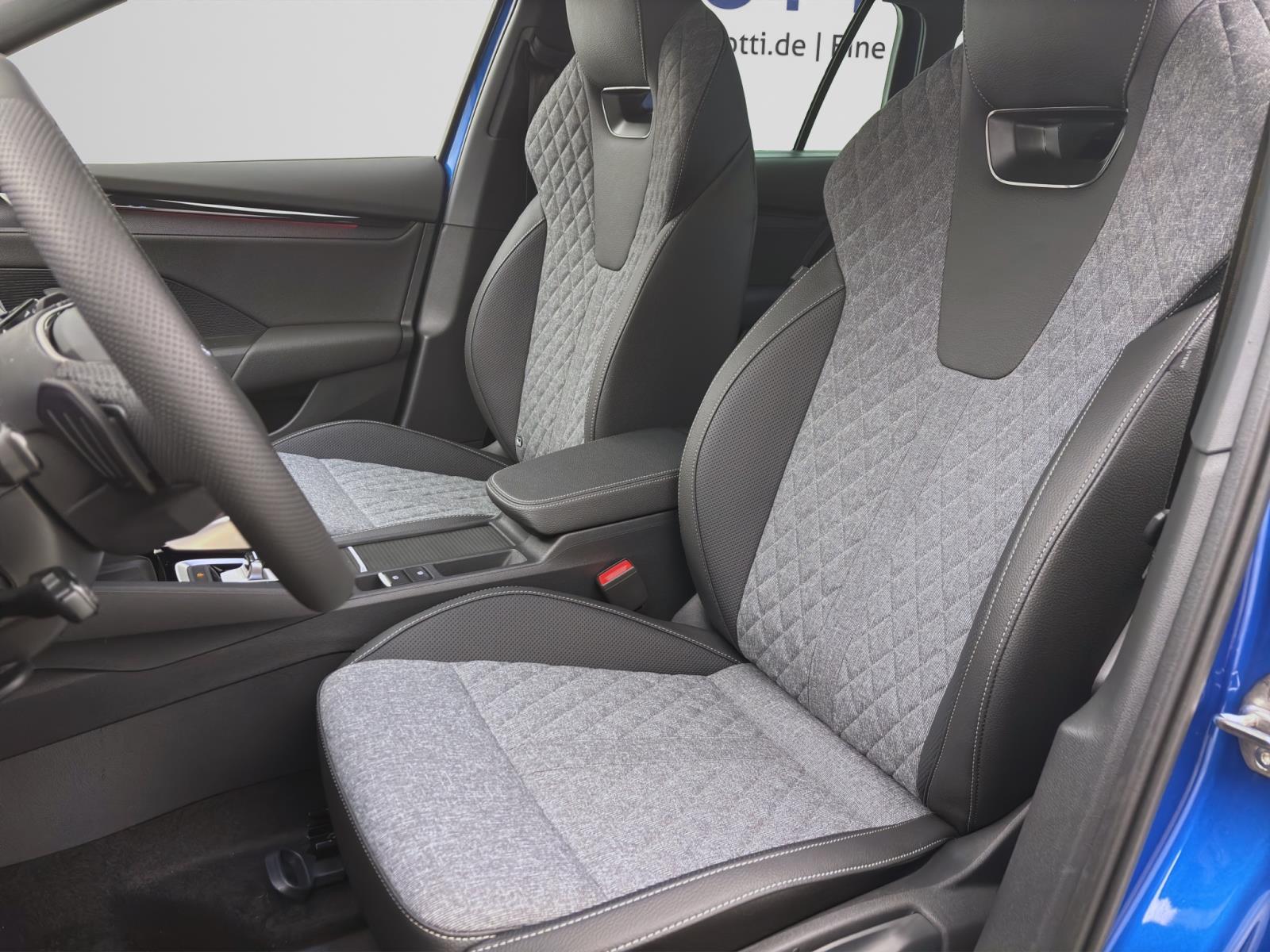 Skoda Octavia COMBI SPORTLINE DSG 18 NAV pACC HoD KAM
