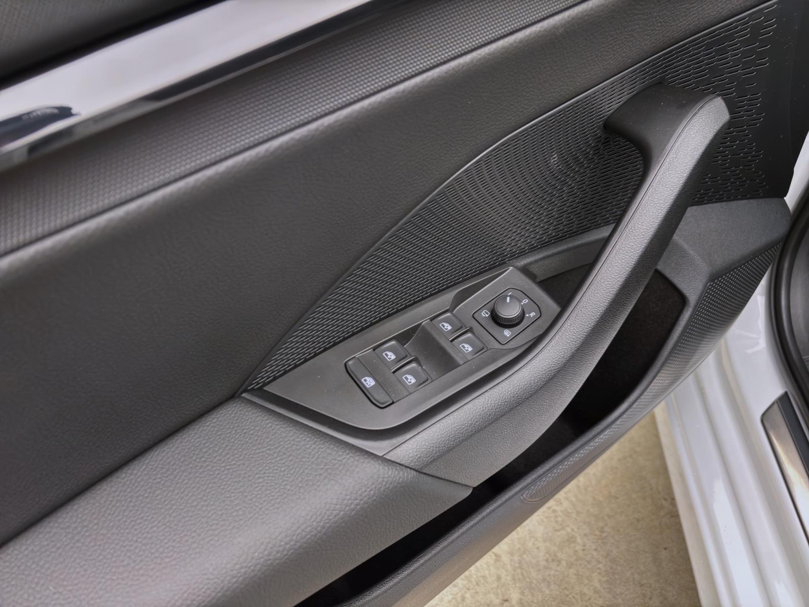 Skoda Octavia COMBI SPORTLINE DSG 18 KAM LED D-COCKPIT+