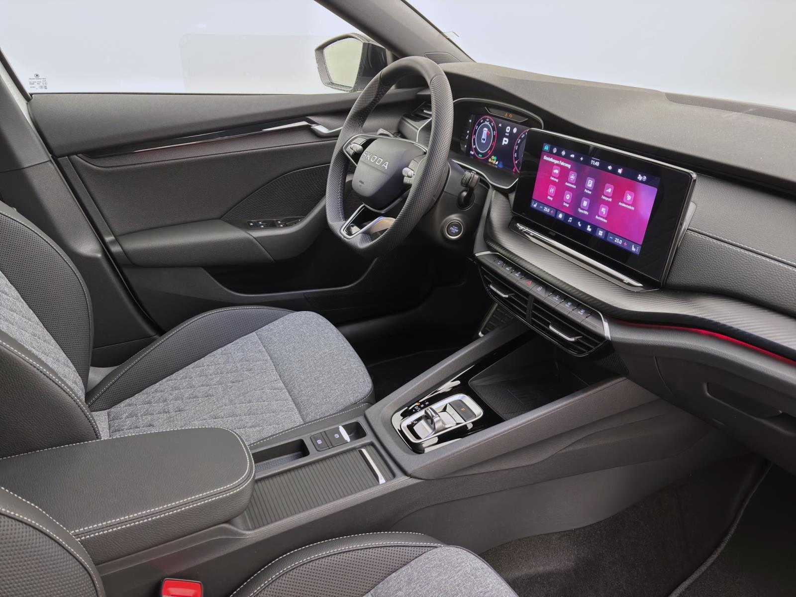 Skoda Octavia COMBI SPORTLINE DSG 18 KAM LED D-COCKPIT+
