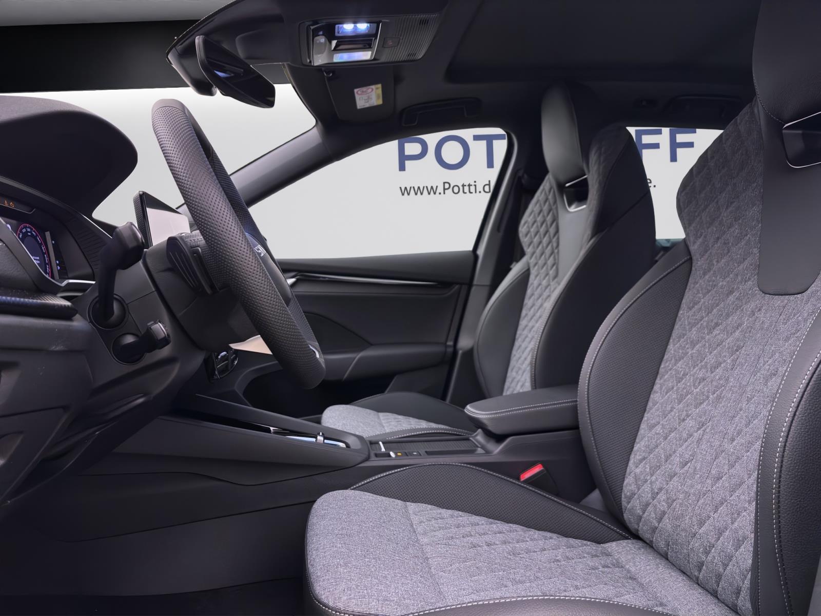 Skoda Octavia COMBI SPORTLINE DSG AHK PANO STANDH DCC pACC HoD MATRIX