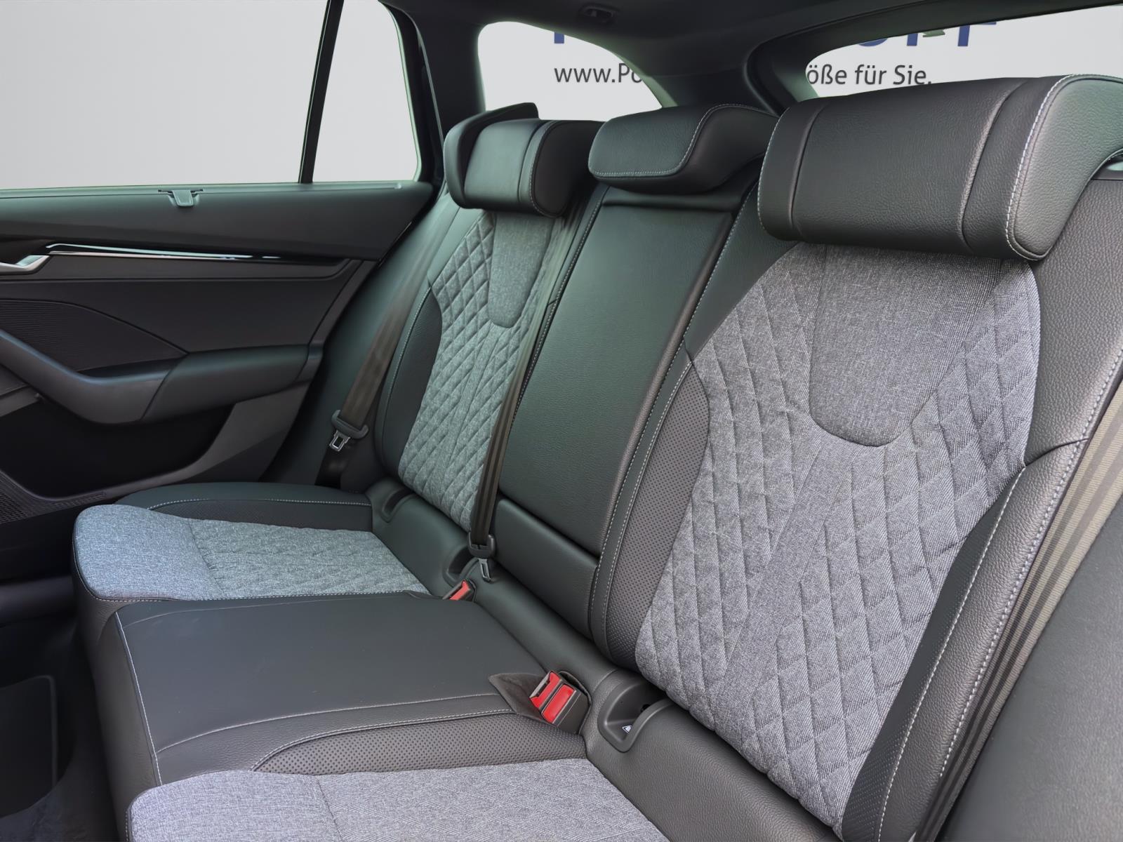 Skoda Octavia COMBI SPORTLINE DSG AHK PANO STANDH DCC pACC HoD MATRIX