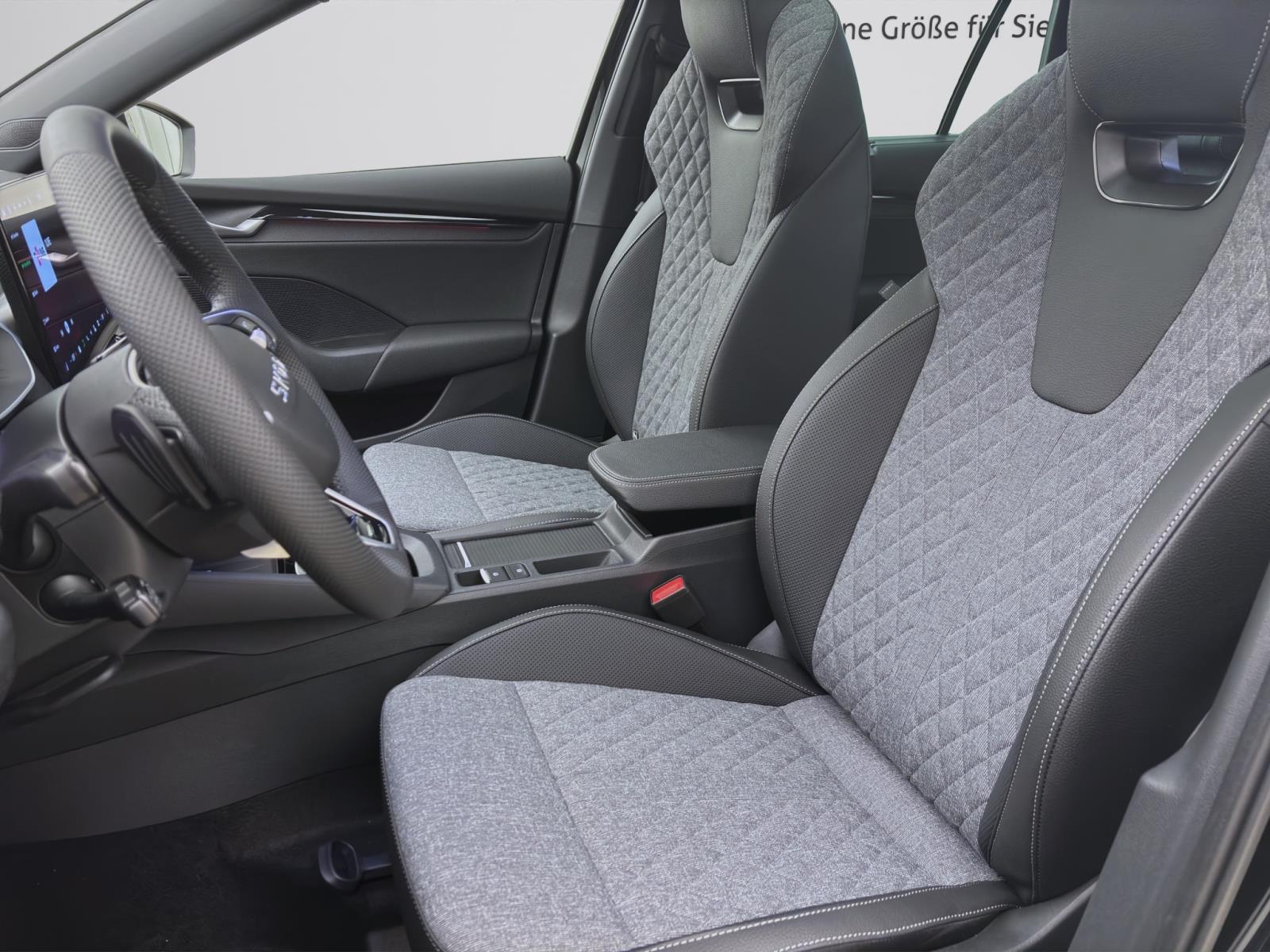 Skoda Octavia COMBI SPORTLINE DSG AHK PANO STANDH DCC pACC HoD MATRIX