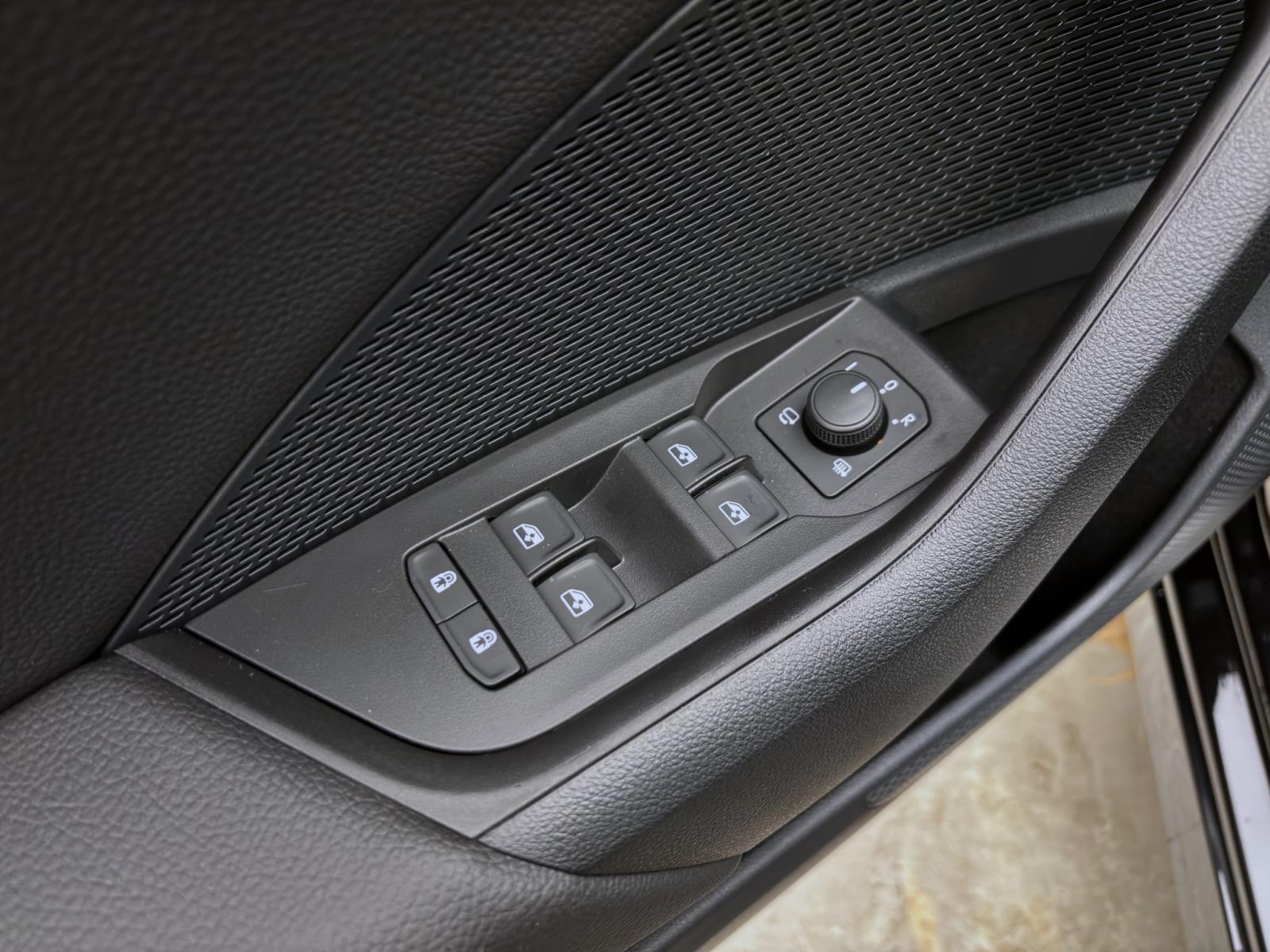 Skoda Octavia COMBI SPORTLINE DSG AHK PANO STANDH DCC pACC HoD MATRIX
