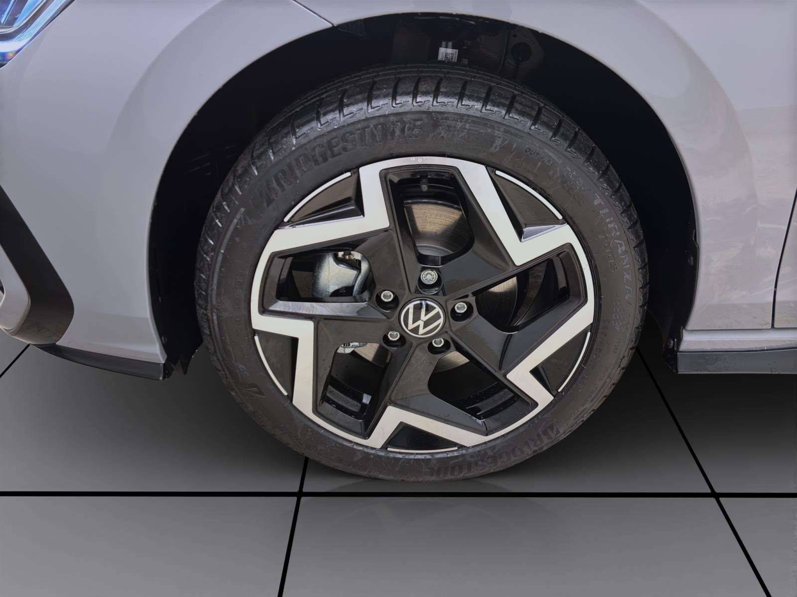 Volkswagen Golf 1.5 eTSI DSG R-LINE NAVI ACC HuD