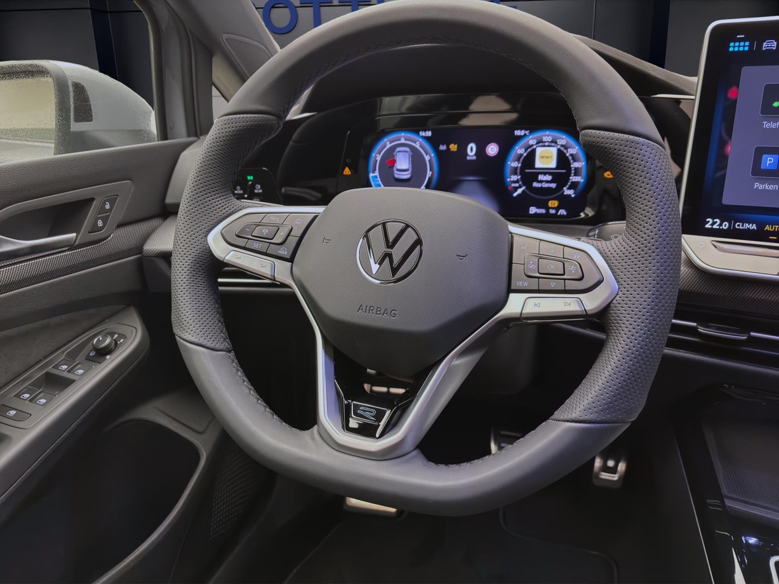 Volkswagen Golf 1.5 eTSI DSG R-LINE NAVI ACC HuD