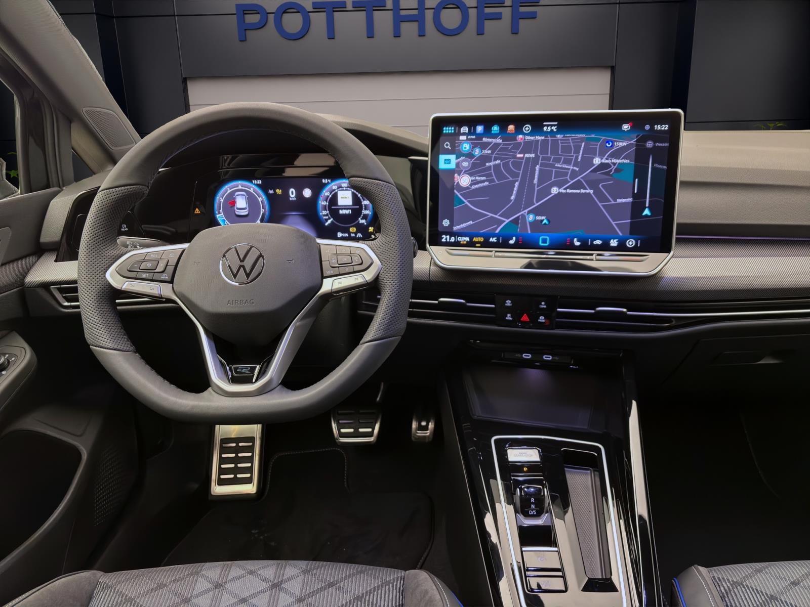 Volkswagen Golf 1.5 eTSI DSG R-LINE NAVI ACC HuD