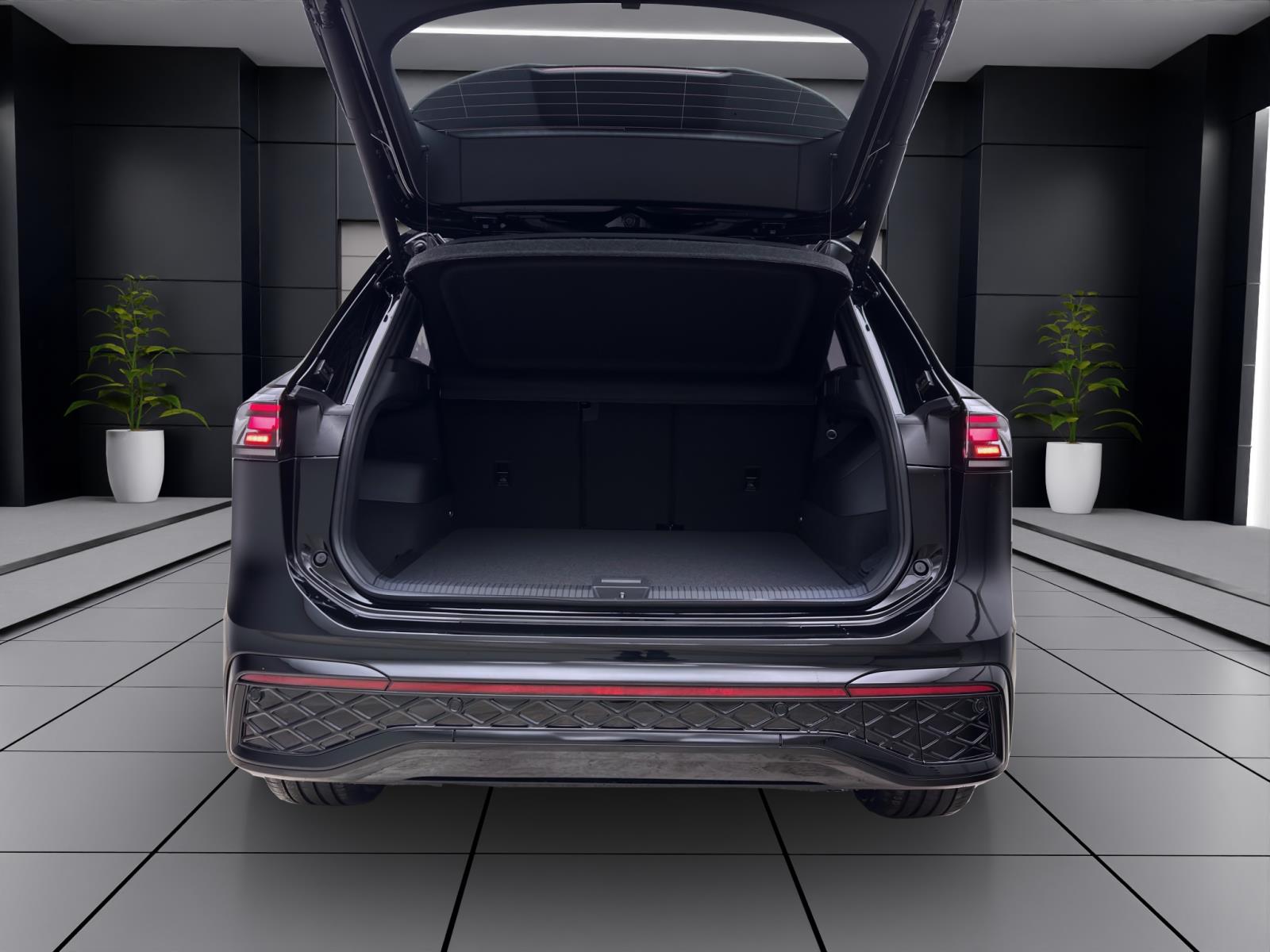 Volkswagen Tiguan 1.5 eTSI DSG R-LINE HARMAN LEDER PANO