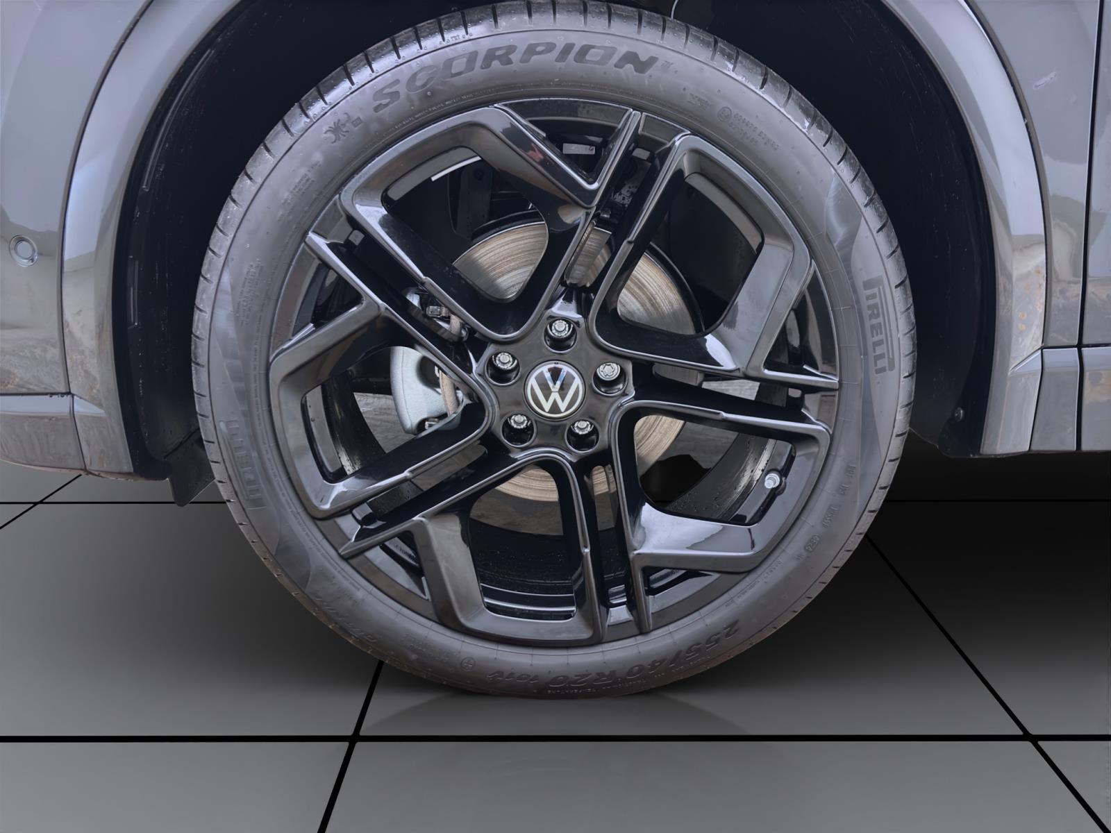 Volkswagen Tiguan 1.5 eTSI DSG R-LINE HARMAN LEDER PANO