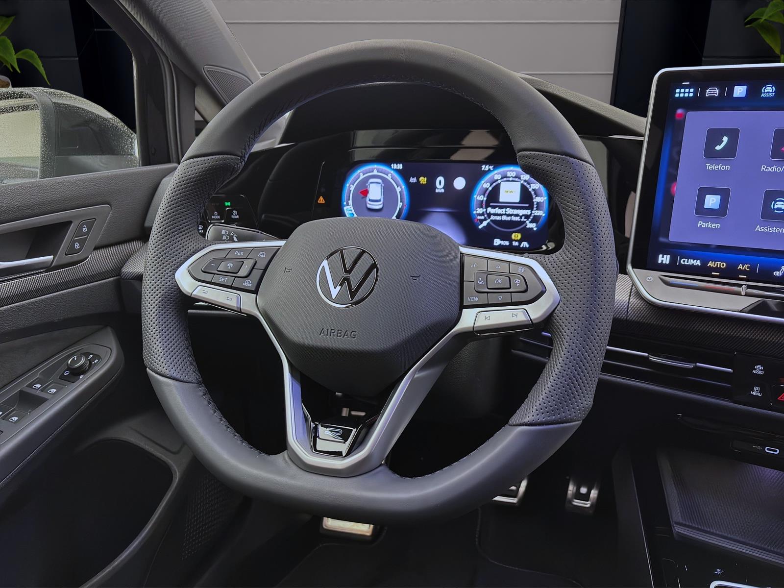 Volkswagen Golf 1.5 eTSI DSG R-LINE NAVI ACC HuD