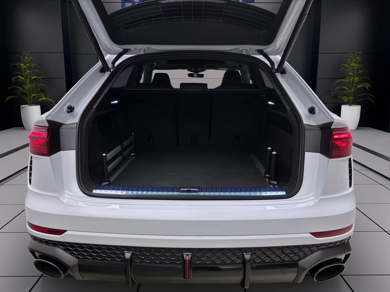 Audi RSQ8 SUV performance 471(640) kW(PS) tiptronic