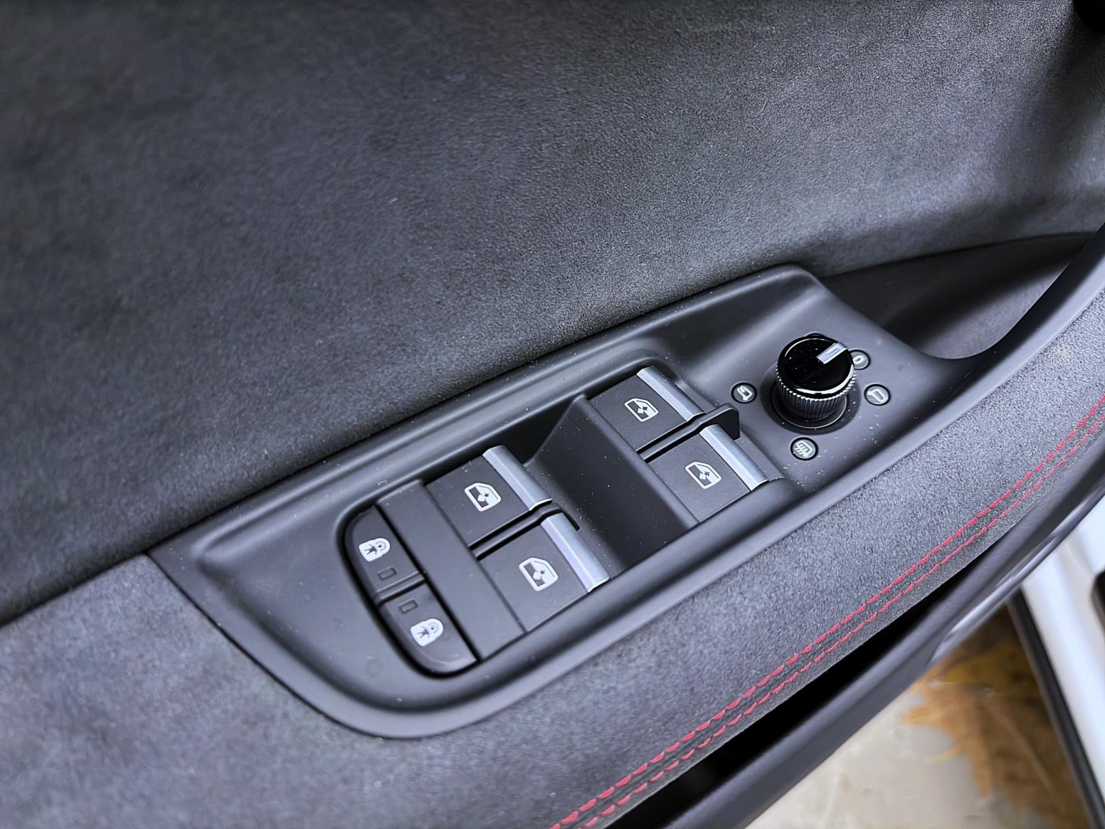 Audi RSQ8 SUV performance 471(640) kW(PS) tiptronic