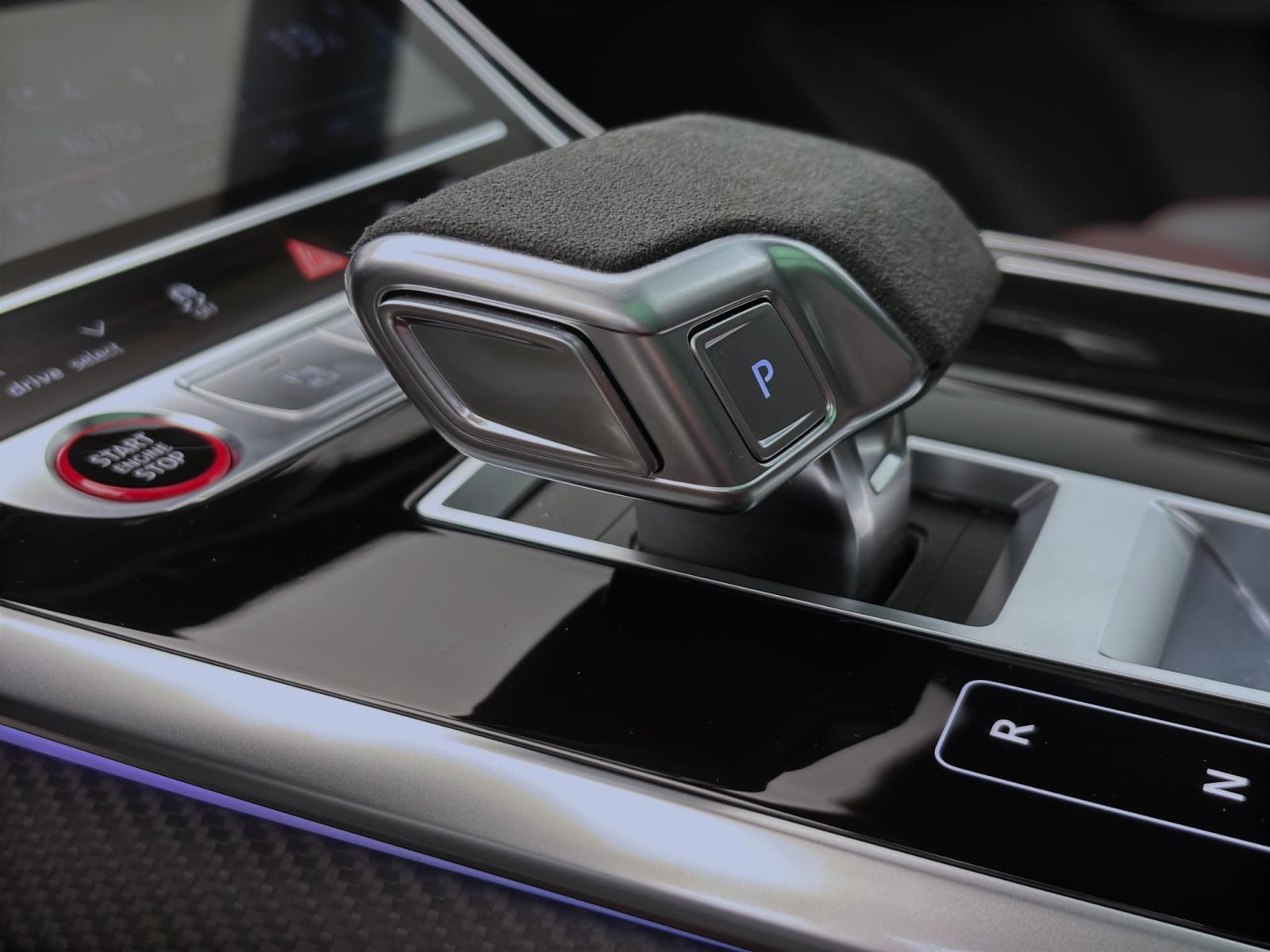 Audi RSQ8 SUV performance 471(640) kW(PS) tiptronic