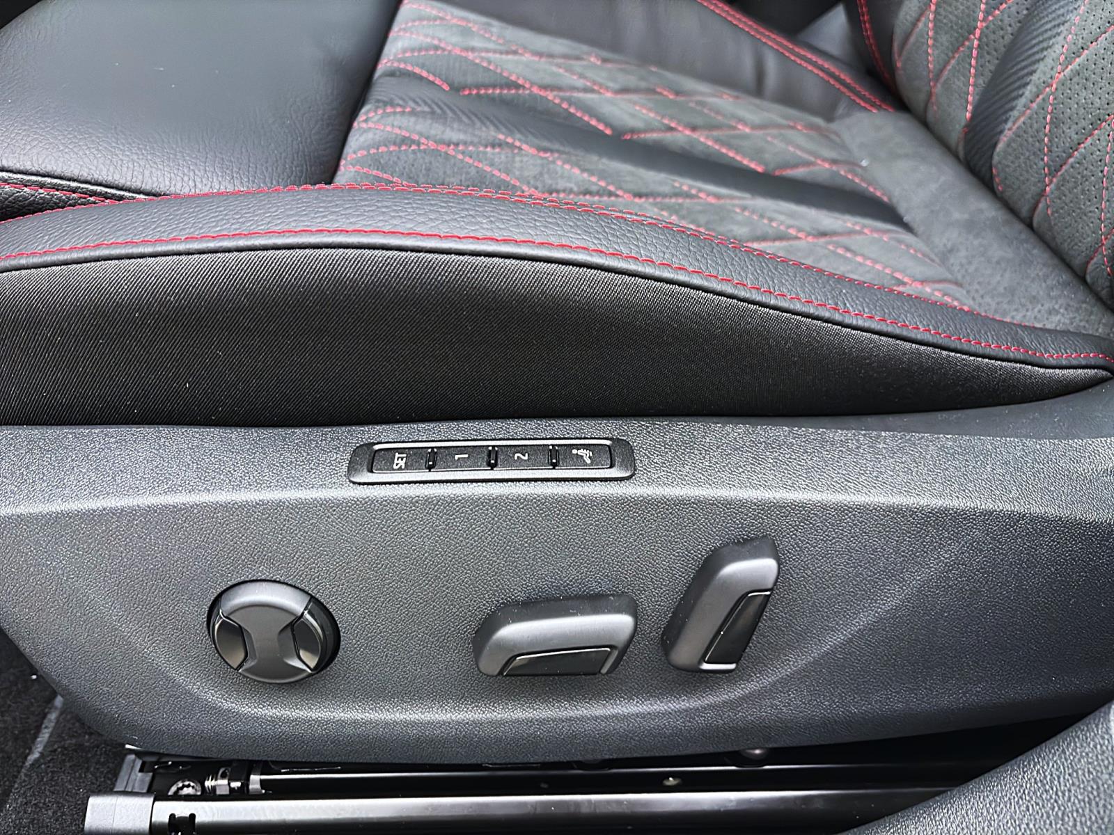 Skoda Octavia COMBI RS AHK 360° DCC 19 CANTON HEAD-UP ASSISTENZ+