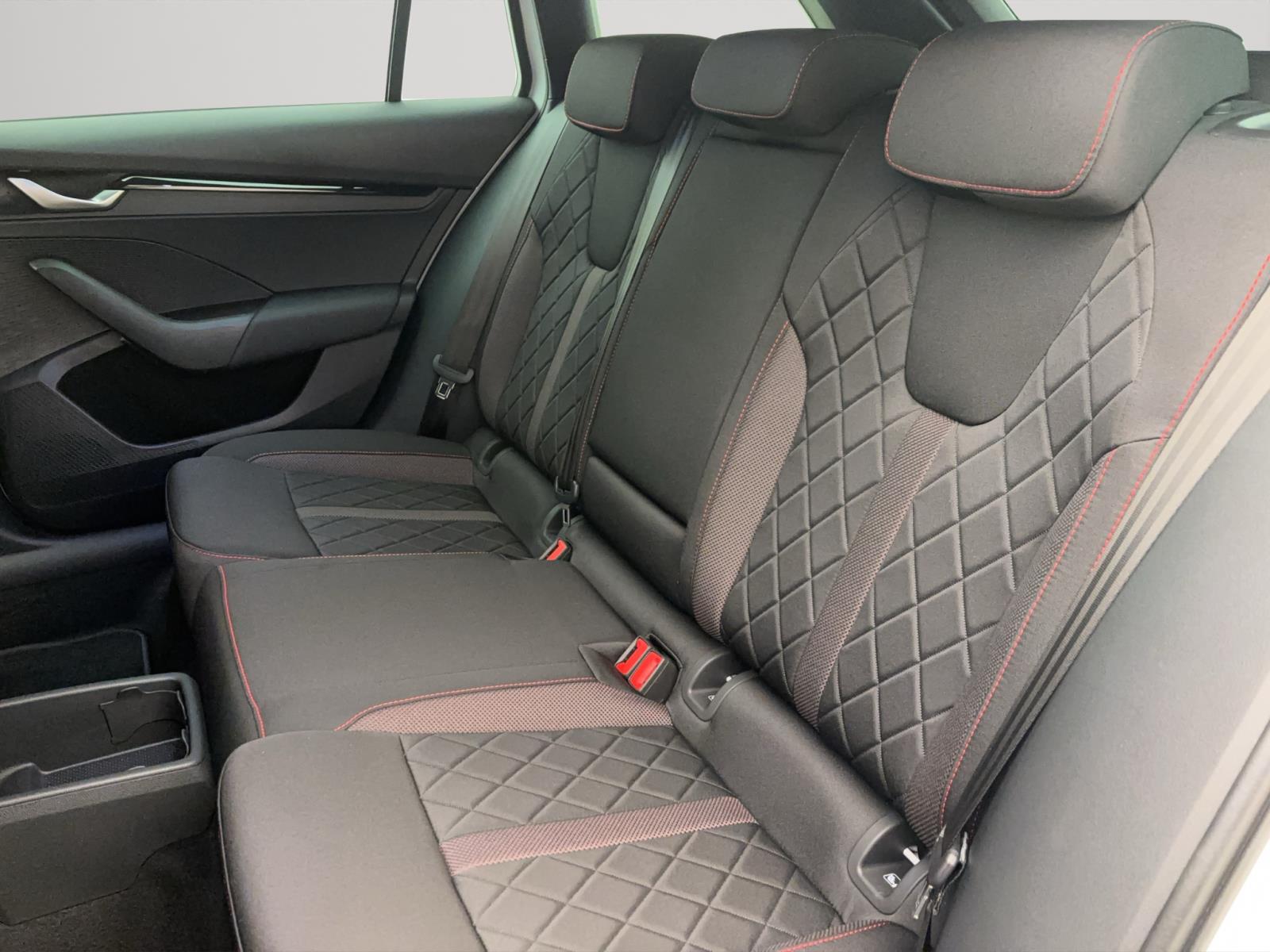 Skoda Octavia COMBI RS AHK CANTON ACC NAV KAM MATRIX WINTER-P.
