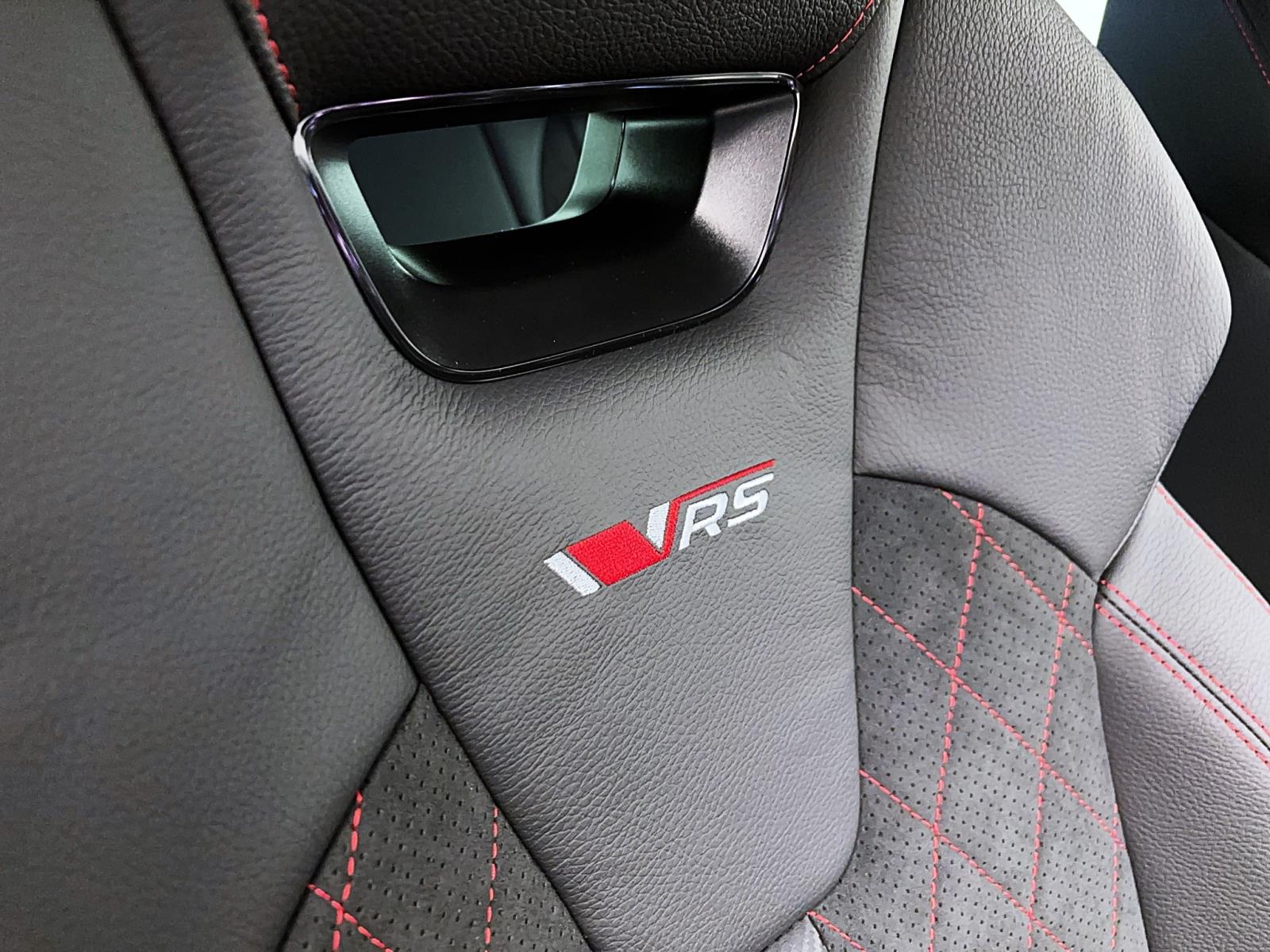 Skoda Octavia RS AHK 360° 19 DCC ACC NAV HEAD-UP CANTON WINTER-P.