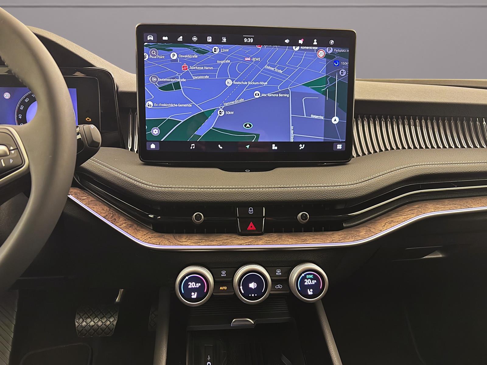 Skoda Superb COMBI iV L&K AHK NAV DCC CANTON 18 KAM MATRIX