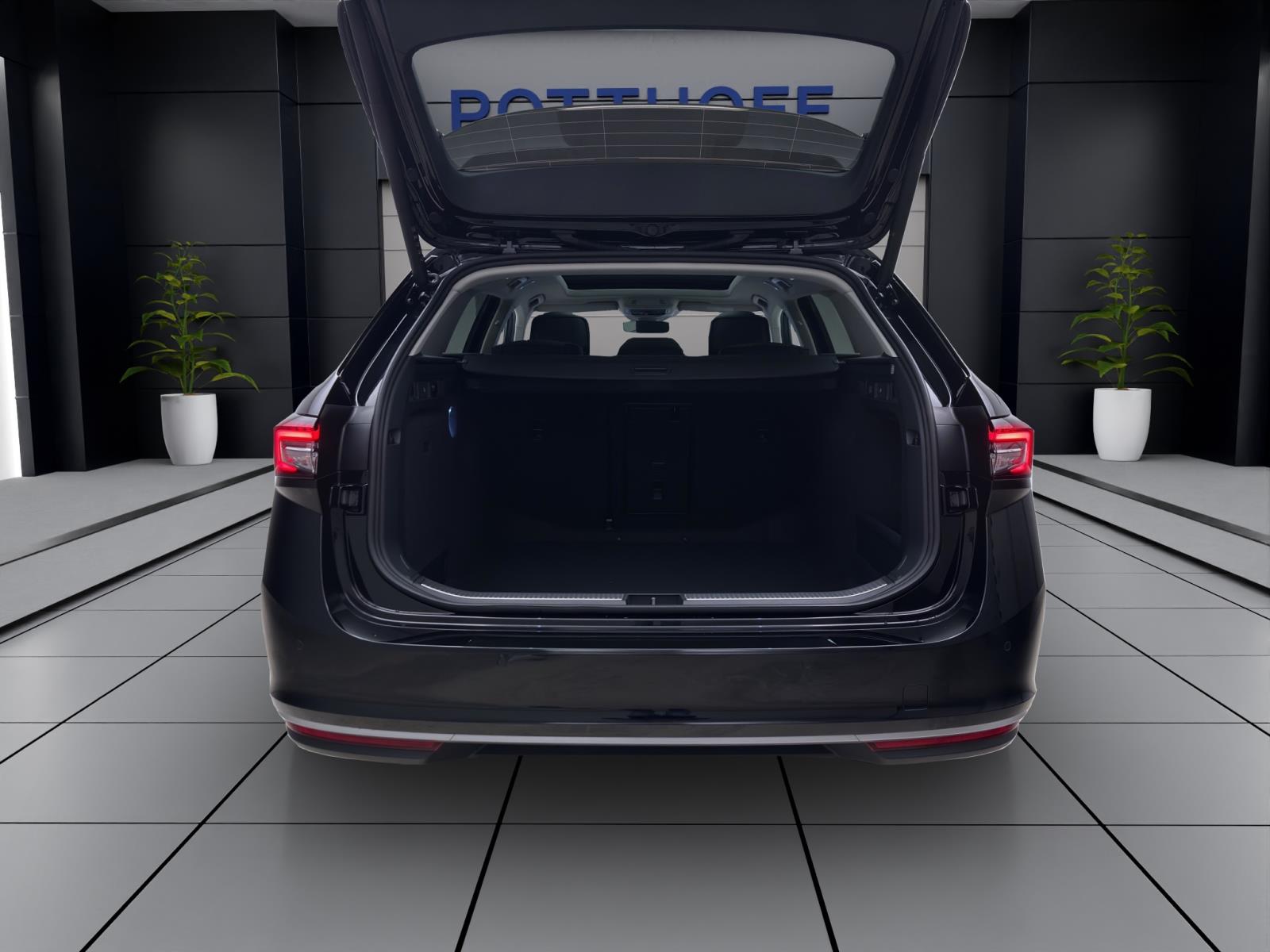 Skoda Superb COMBI L&K 4X4 AHK PANO STANDH 19NAV+ ASSISTENZ+
