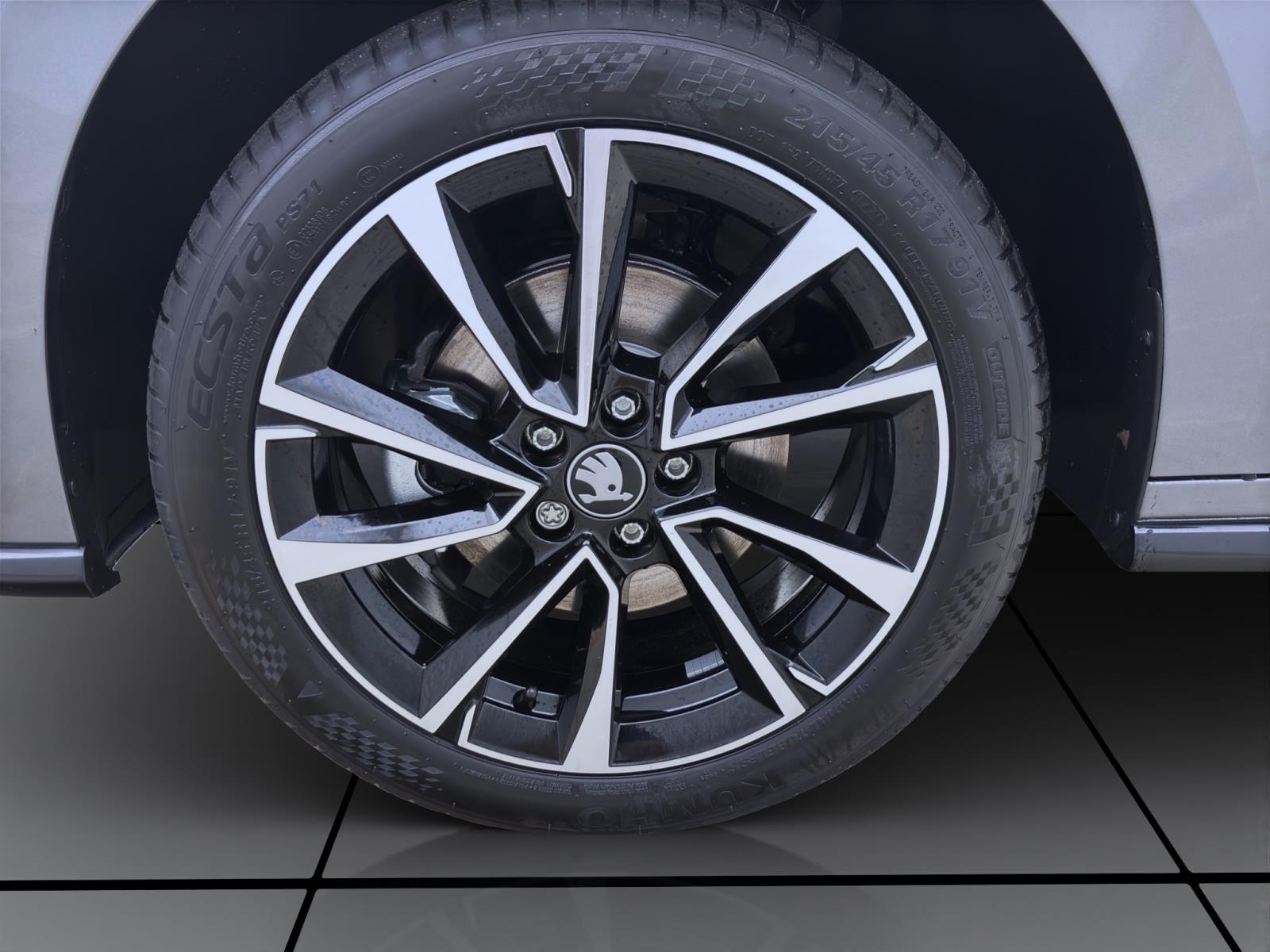 Bild 7: Skoda Fabia MONTE CARLO DSG NAV KAM ACC 17 WINTER+ LICHT&SICHT