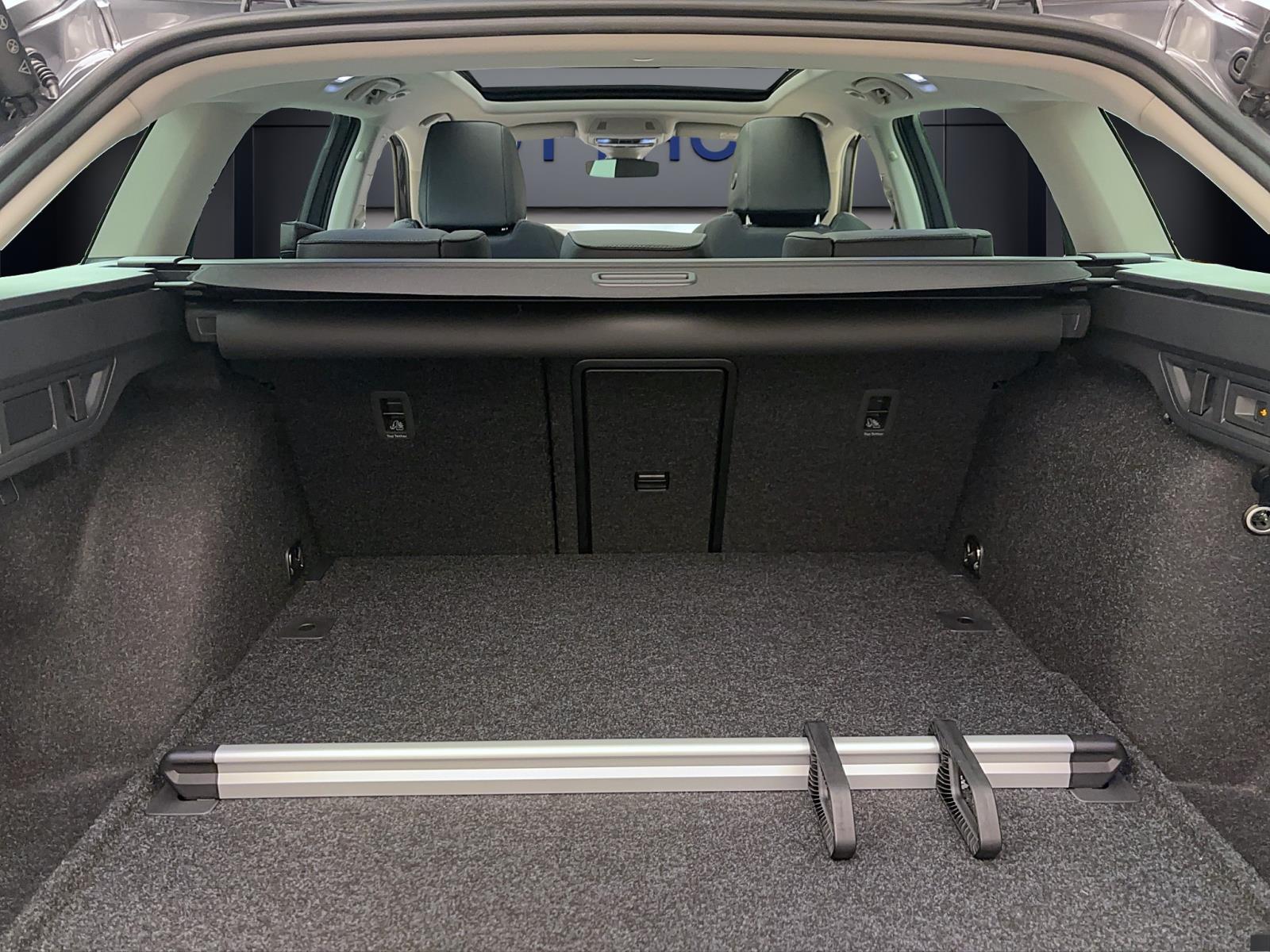 Skoda Octavia COMBI SELECTION AHK PANO 360° HEAD-UP NAV LICHT&SICHT+