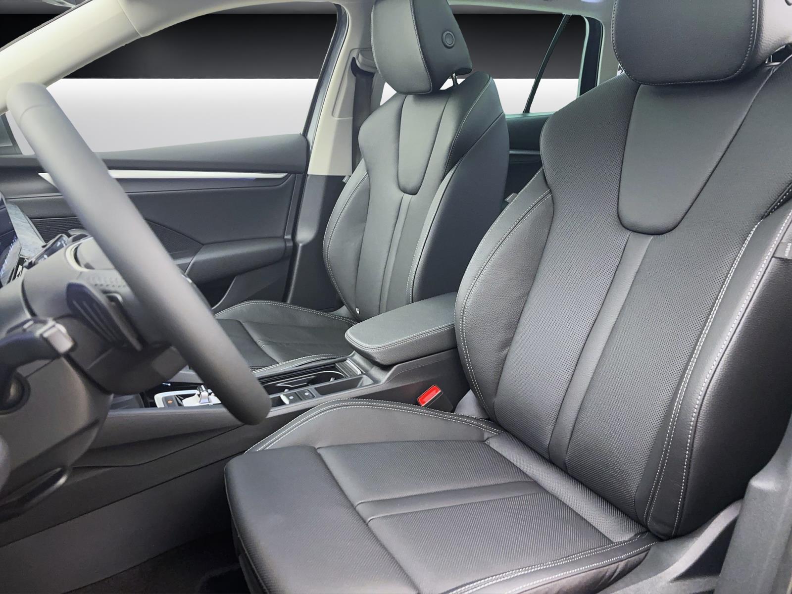 Skoda Octavia COMBI SELECTION AHK PANO 360° HEAD-UP NAV LICHT&SICHT+
